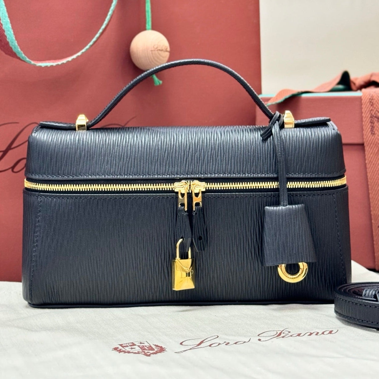 LP 2026 Extra Bag L23 Black/Sun Gold Lambskin
