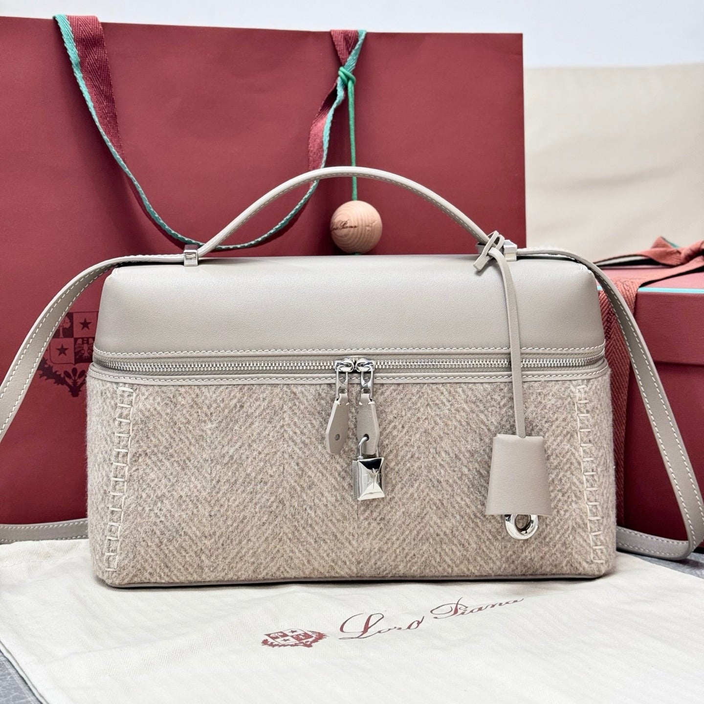 LP 2026 Extra Bag L27 Dove/Antique Silver Wool Leather