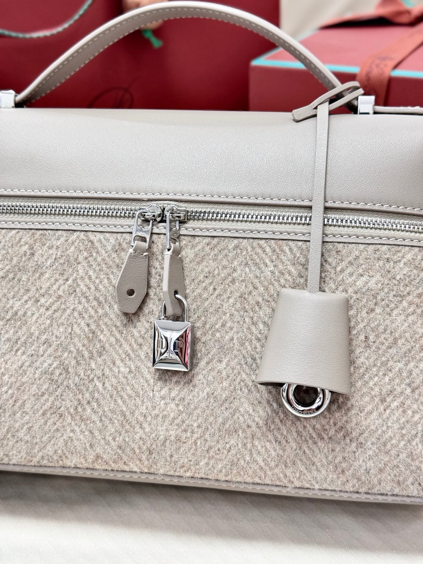 LP 2026 Extra Bag L27 Dove/Antique Silver Wool Leather