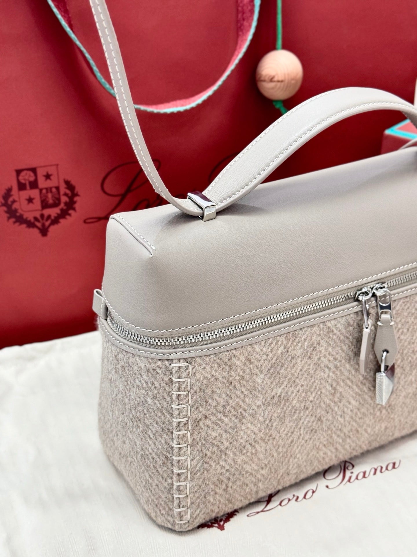 LP 2026 Extra Bag L27 Dove/Antique Silver Wool Leather