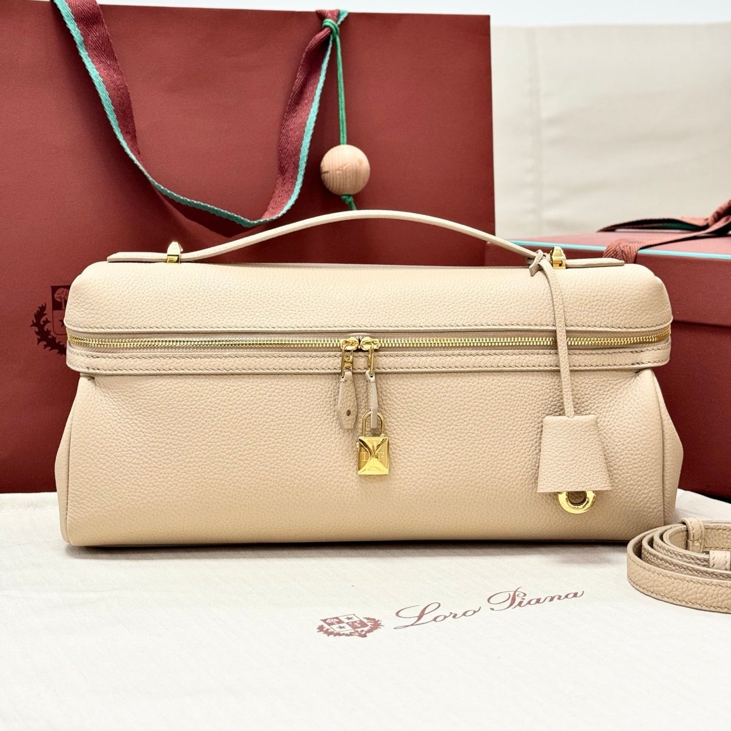 LP 2026 Extra Softy Bag L33 Beige /Sun Gold Grained Calfskin