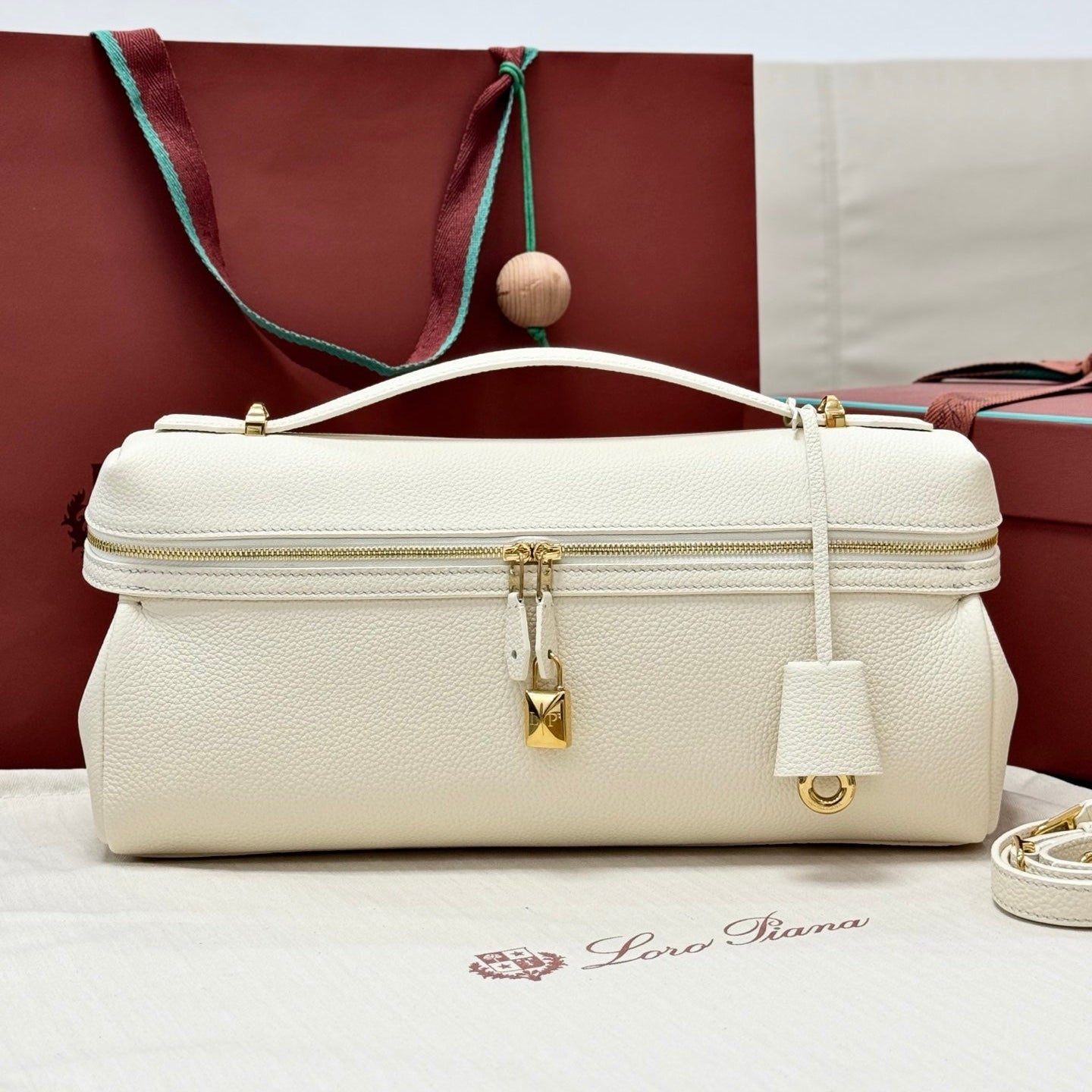 LP 2026 Extra Softy Bag L33 Off-white /Sun Gold Grained Calfskin