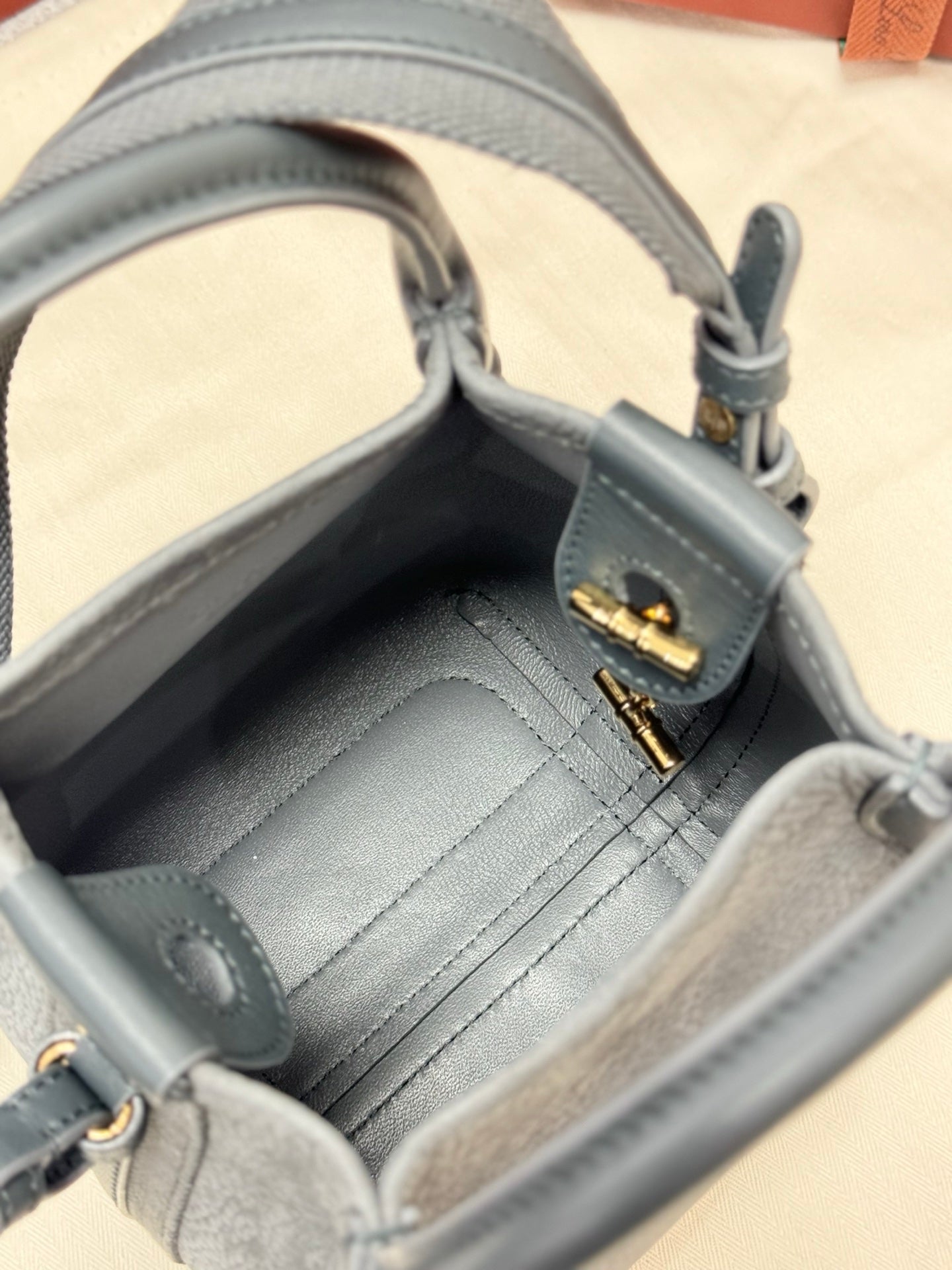 LP 2026 Bale Bucket Bag 16cm Blue-green Cowhide