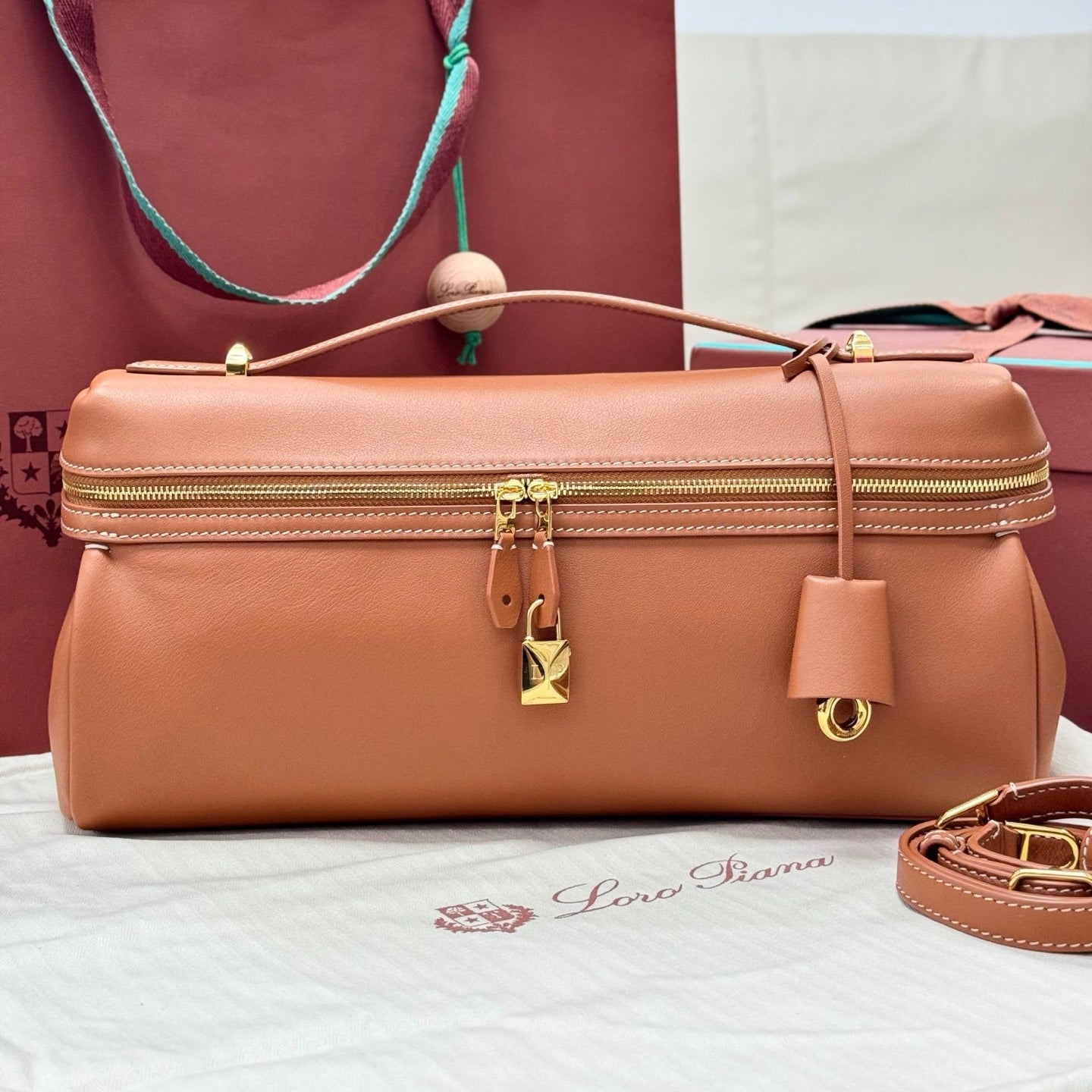 LP 2026 Extra Softy Bag L33 Cuir/Sun Gold Calfskin