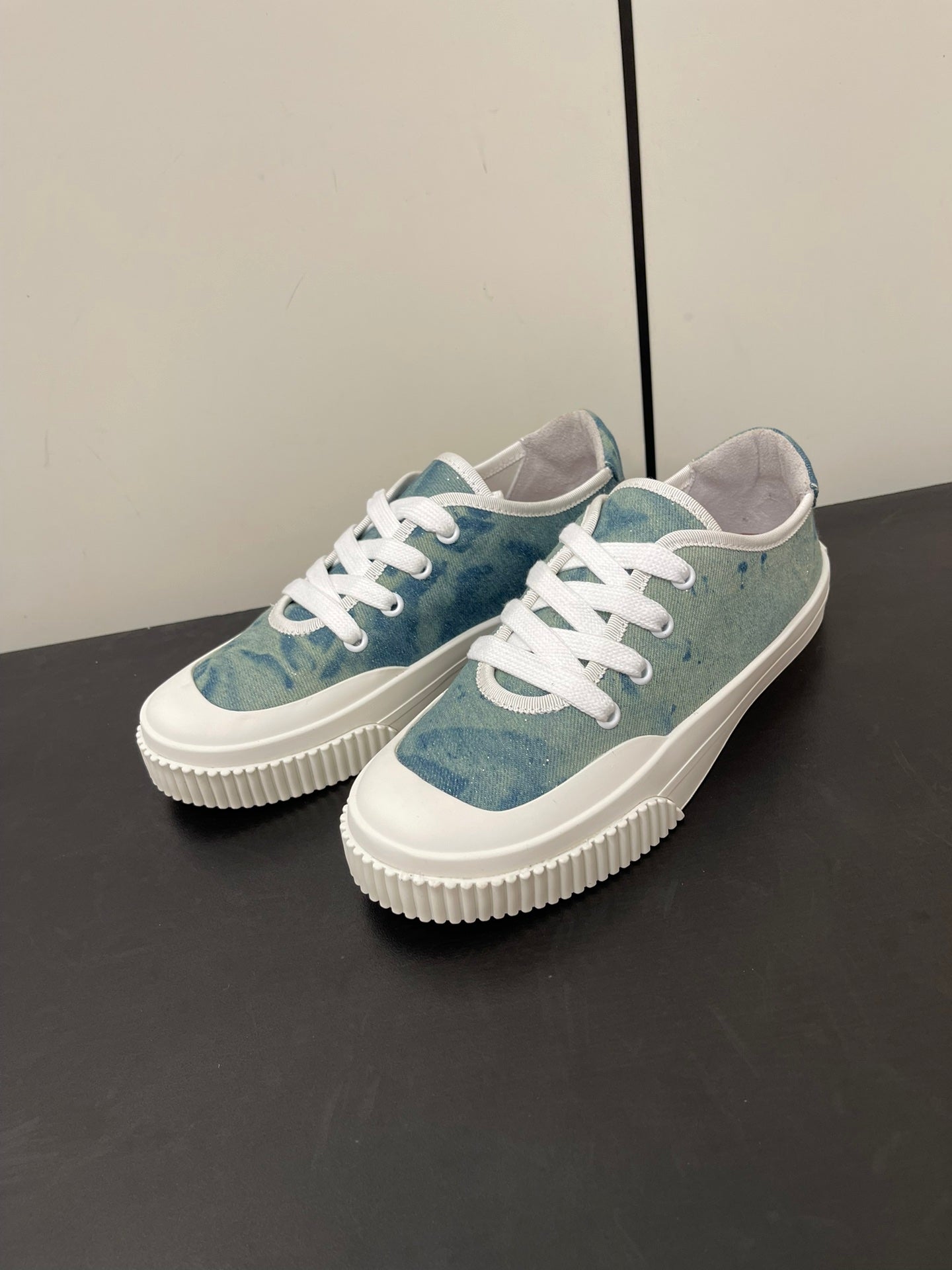 LP CLASSIC BISCUIT SNEAKER SAPPHIRE CALFSKIN