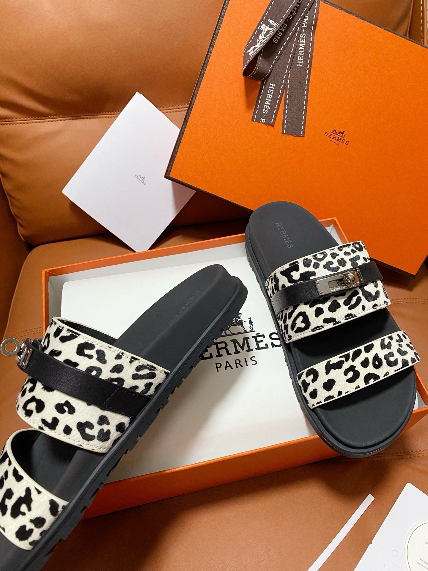 HM 2026 Velcro Sandals Black White Cowhide 663788