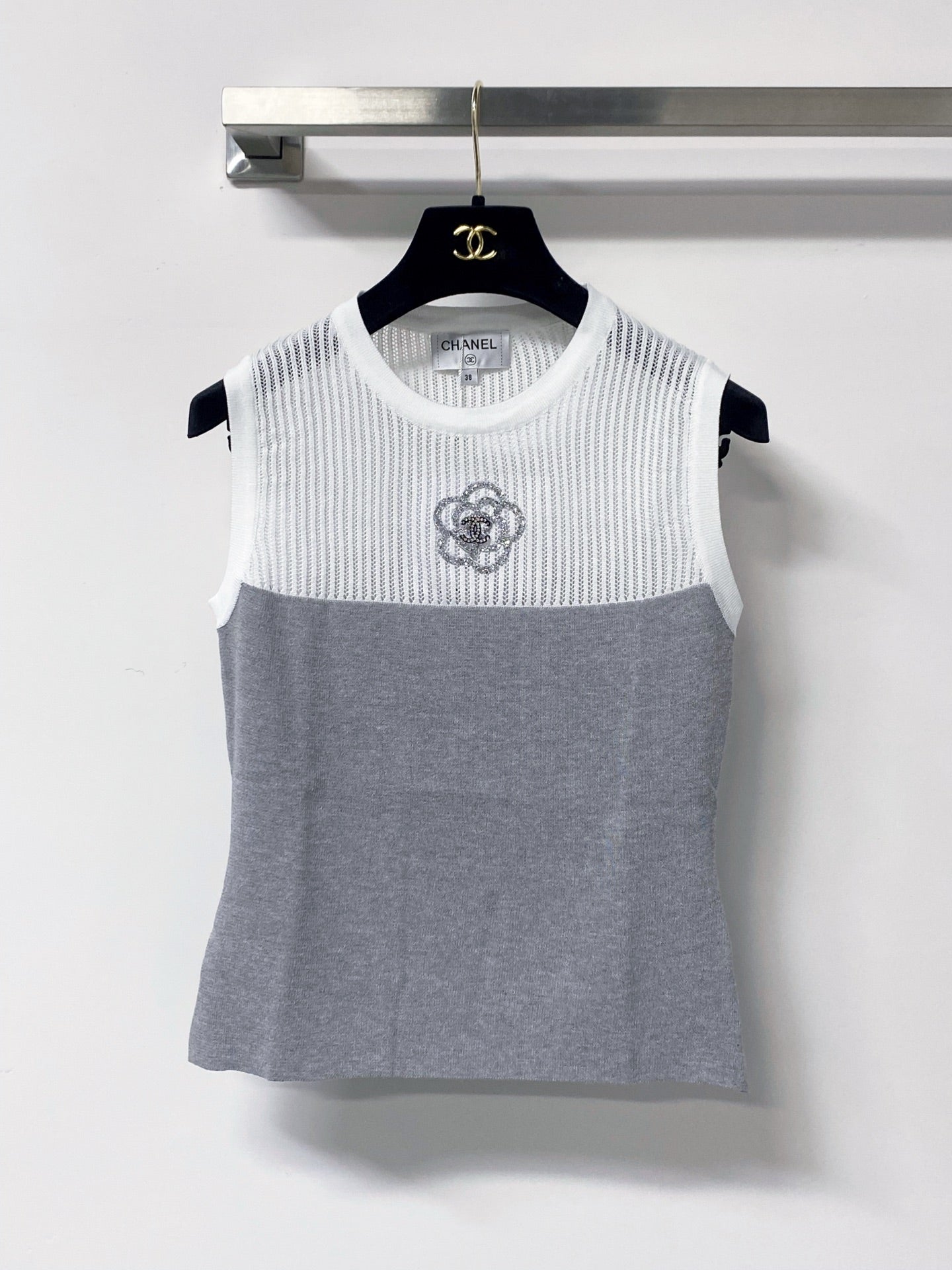 Chanel 2026 Flower Two-tone Vest Wool 695932