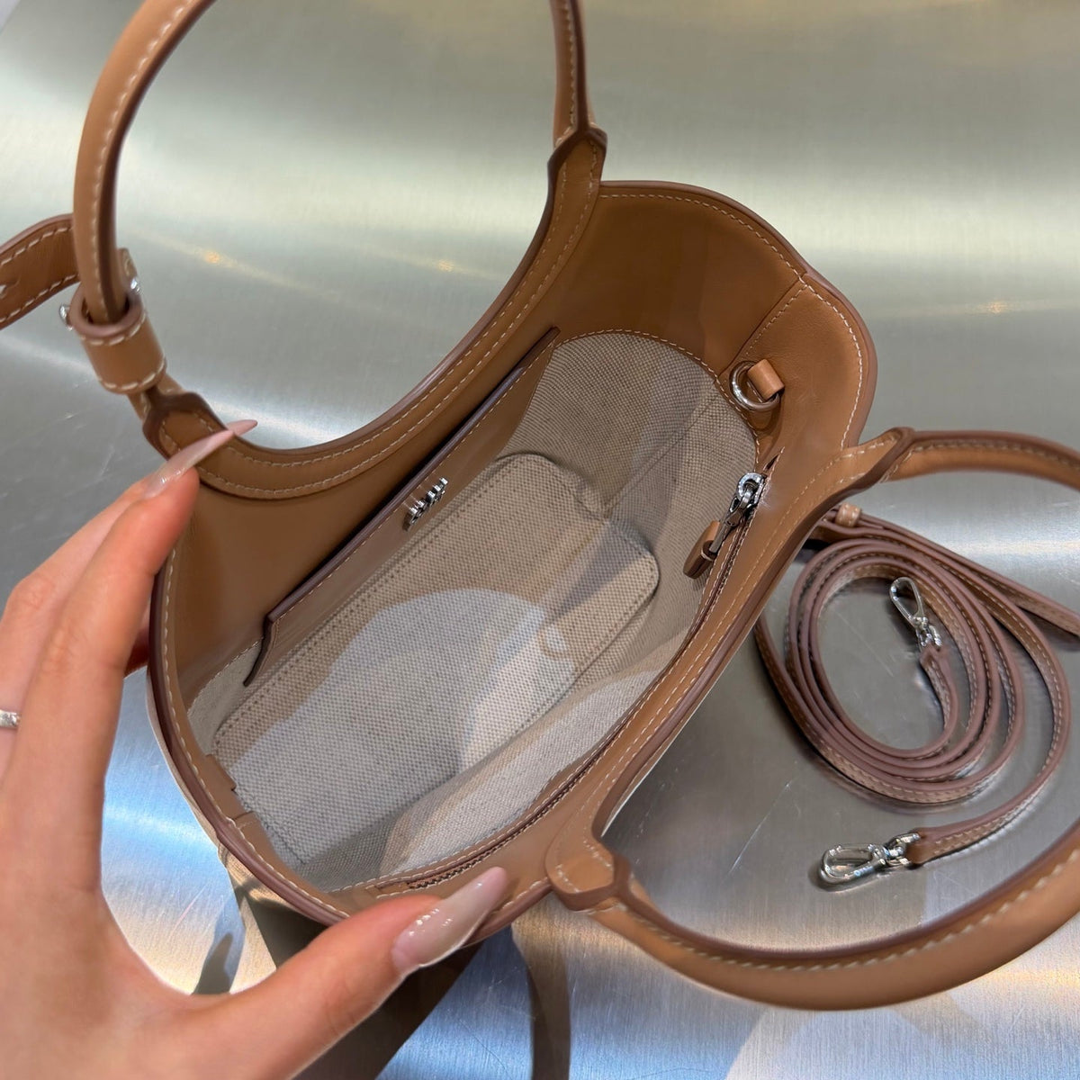 MiuMiu 2026 Ivy Small Tote Bag 17cm Calfskin