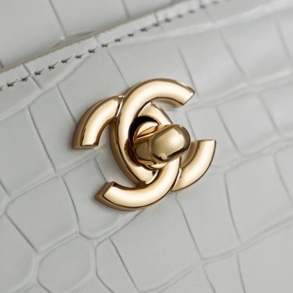 Chanel 25 Crocodile-embossed 40cm Bag White Cowhide 322960