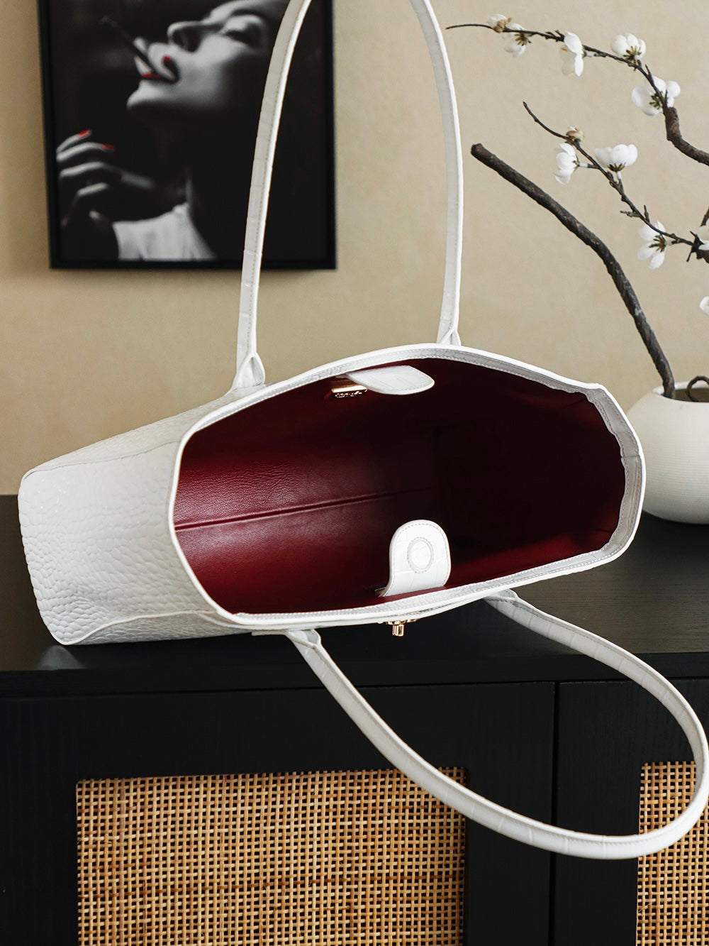 Chanel 25 Crocodile-embossed 40cm Bag White Cowhide 322960