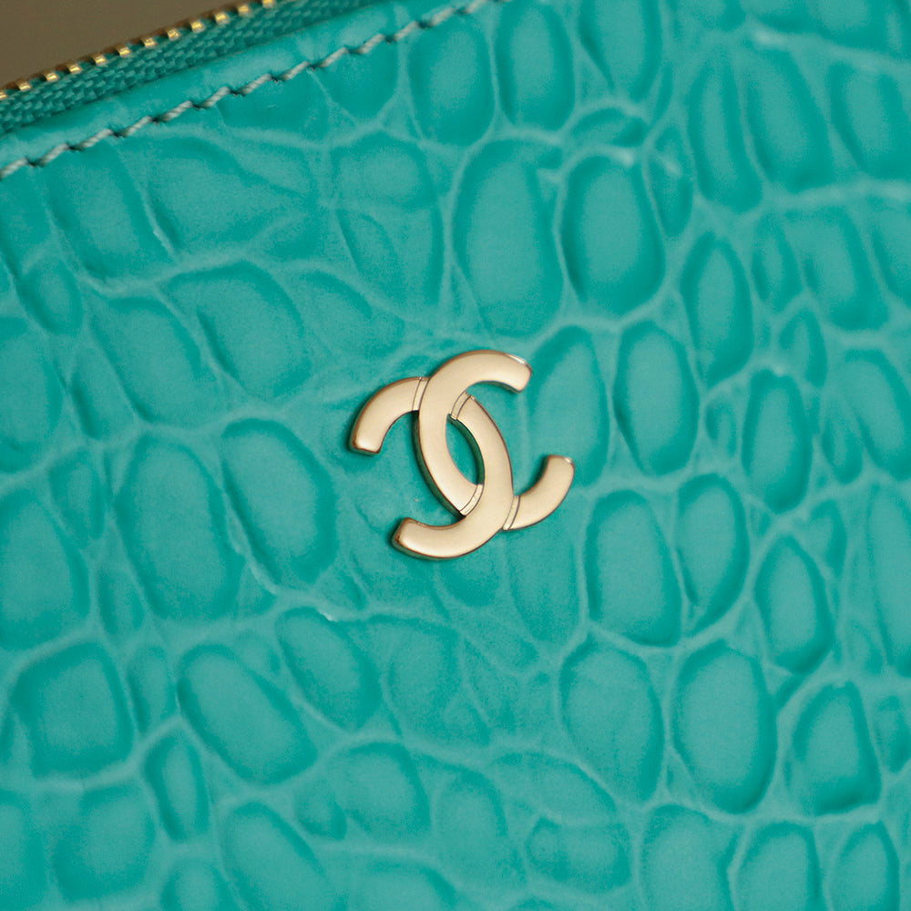 Chanel 25 Crocodile-embossed 40cm Bag Turquoise Cowhide 322961