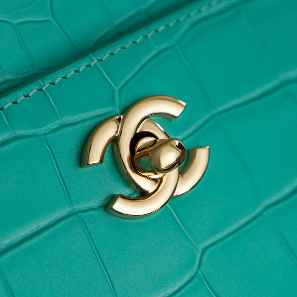 Chanel 25 Crocodile-embossed 40cm Bag Turquoise Cowhide 322961