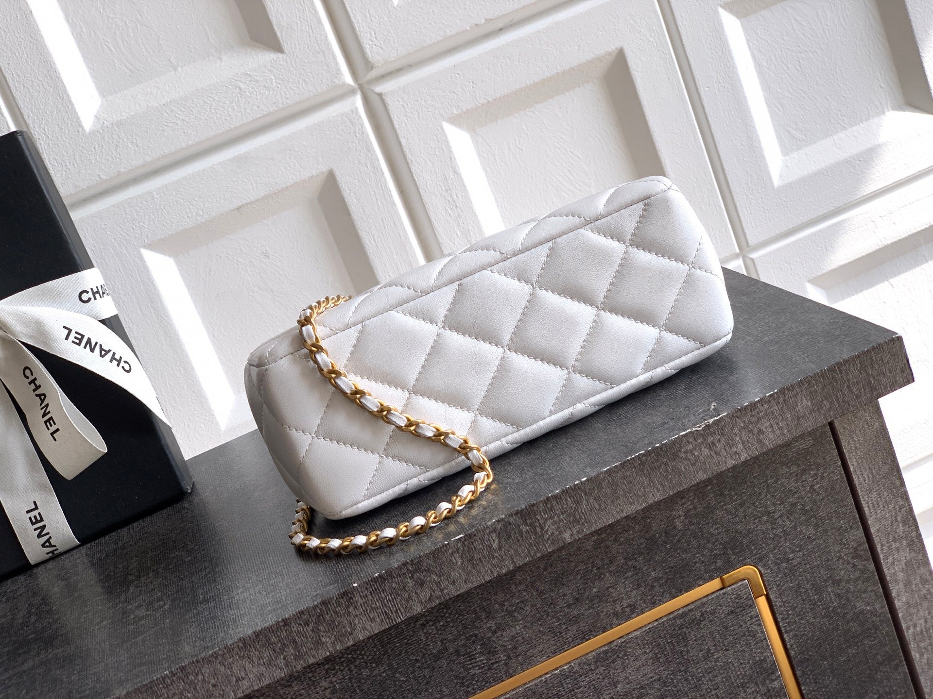 Chanel 2026 Pearl Clutch White Gold Lambskin 321881