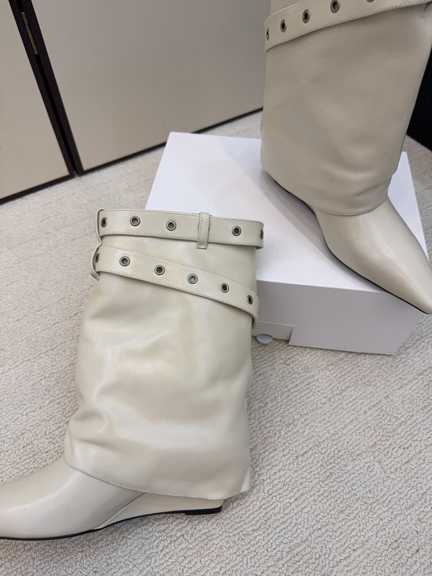 CC 26 Ankle Boot With Buckle Off-white Cowhide 589112