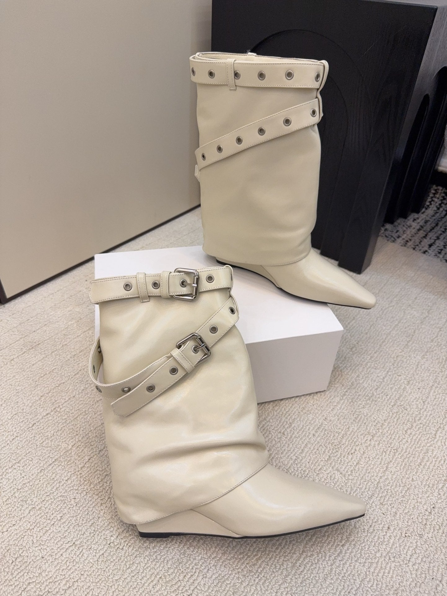 CC 26 Ankle Boot With Buckle Off-white Cowhide 589112