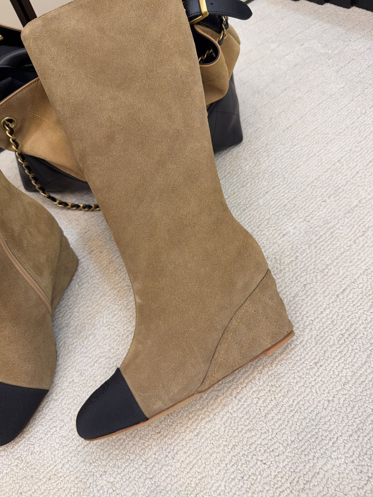 CC 26 Wedge Boot Tan Black Suede 588895