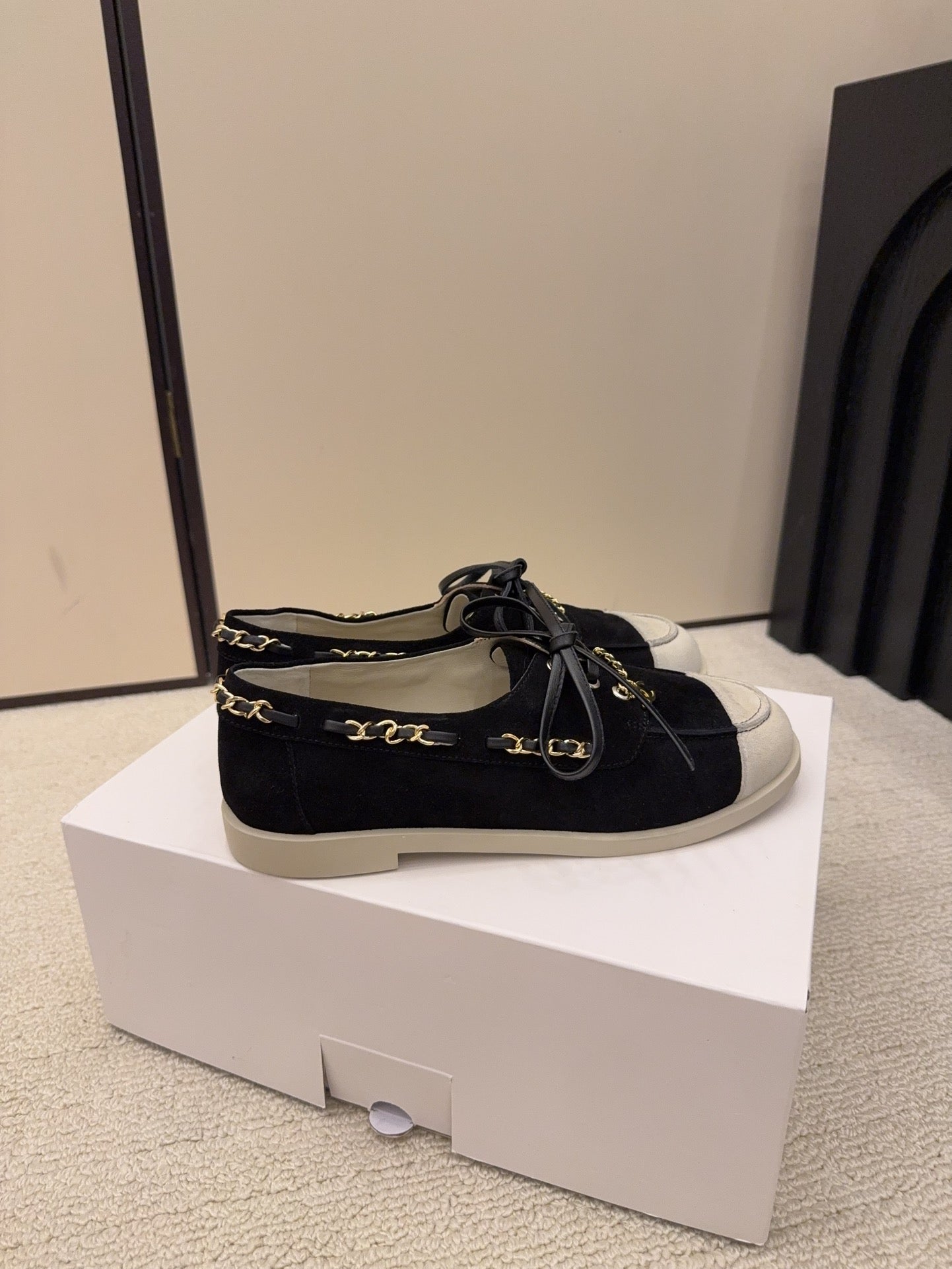 CC 26 Mocassin Loafer Black Suede 588898