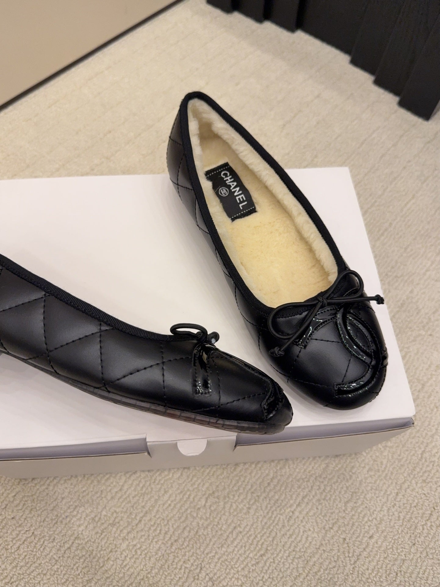 CC 26 Shearling Ballet Flat Black Beige Cowhide Wool 588921