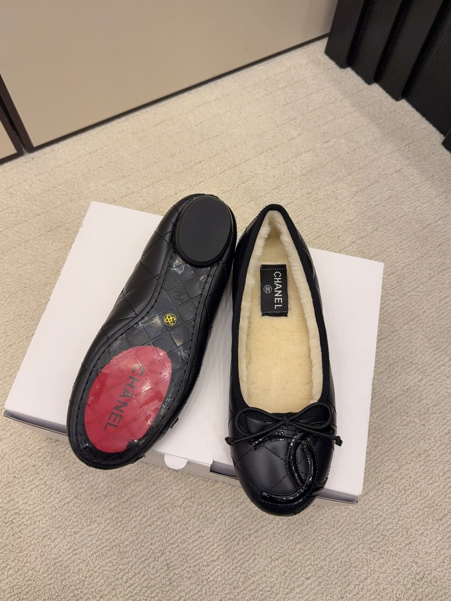 CC 26 Shearling Ballet Flat Black Beige Cowhide Wool 588921