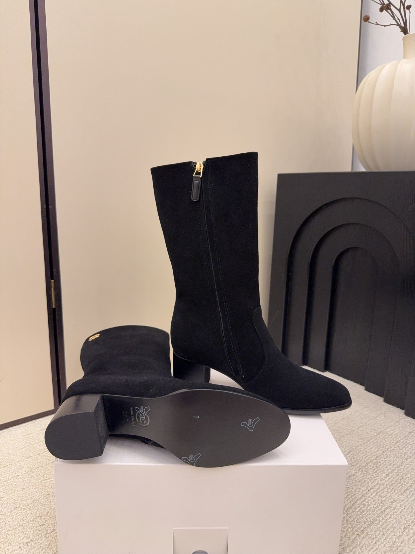 CC 26 Boot Black Suede 588925