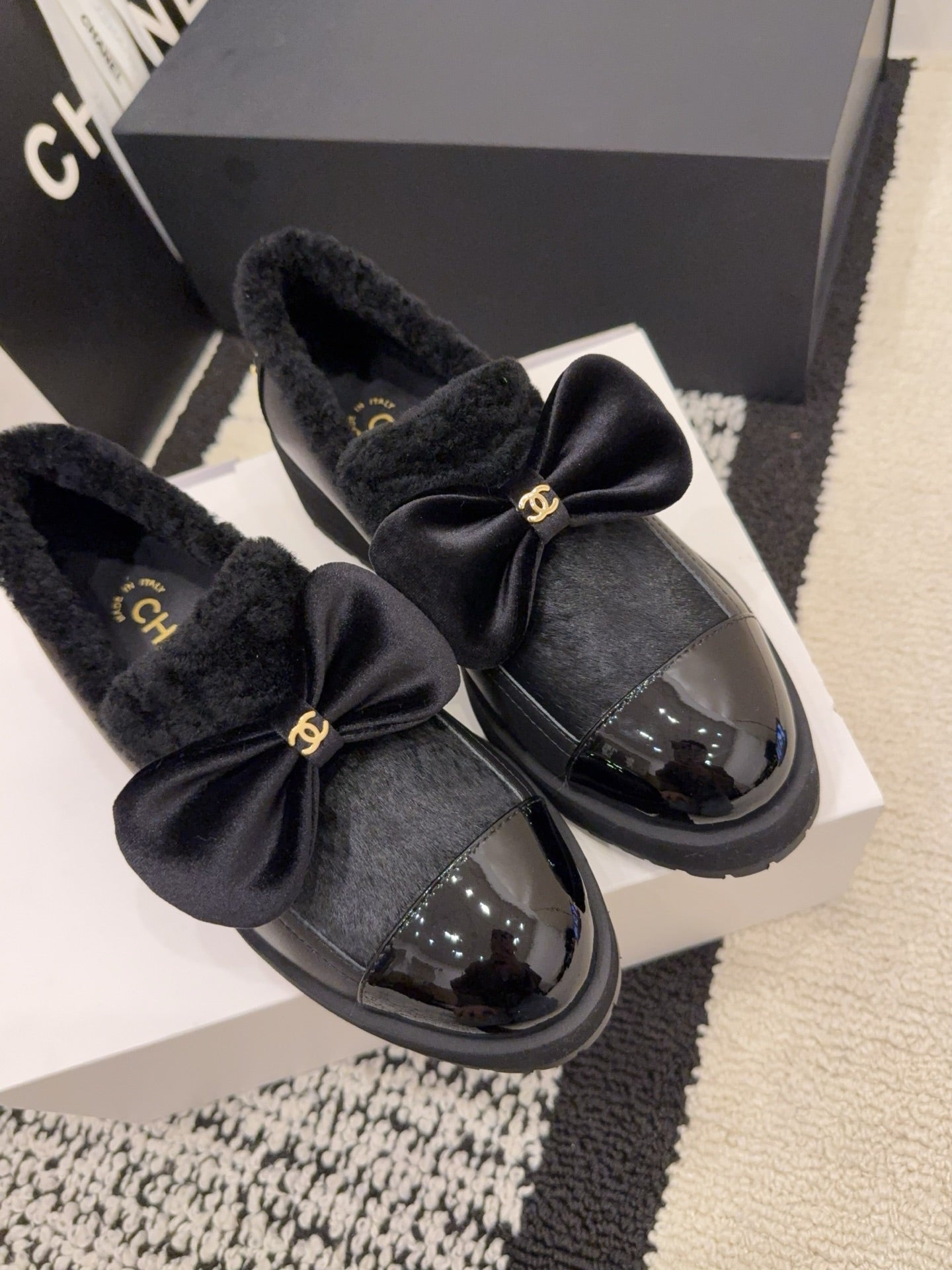 CC 26 Fur-lined Loafer With Bow Black Wool Leather 588823