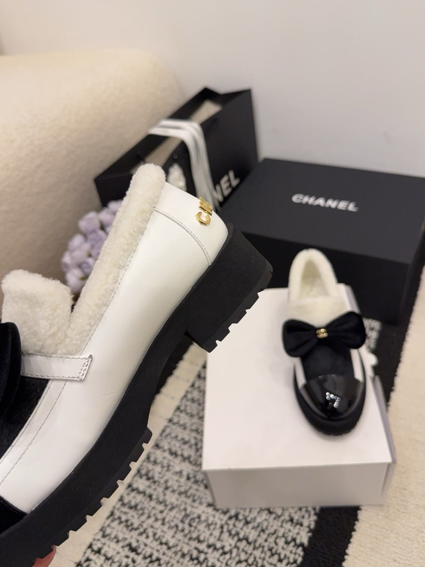 CC 26 Fur-lined Loafer With Bow Black White Wool Leather 588825