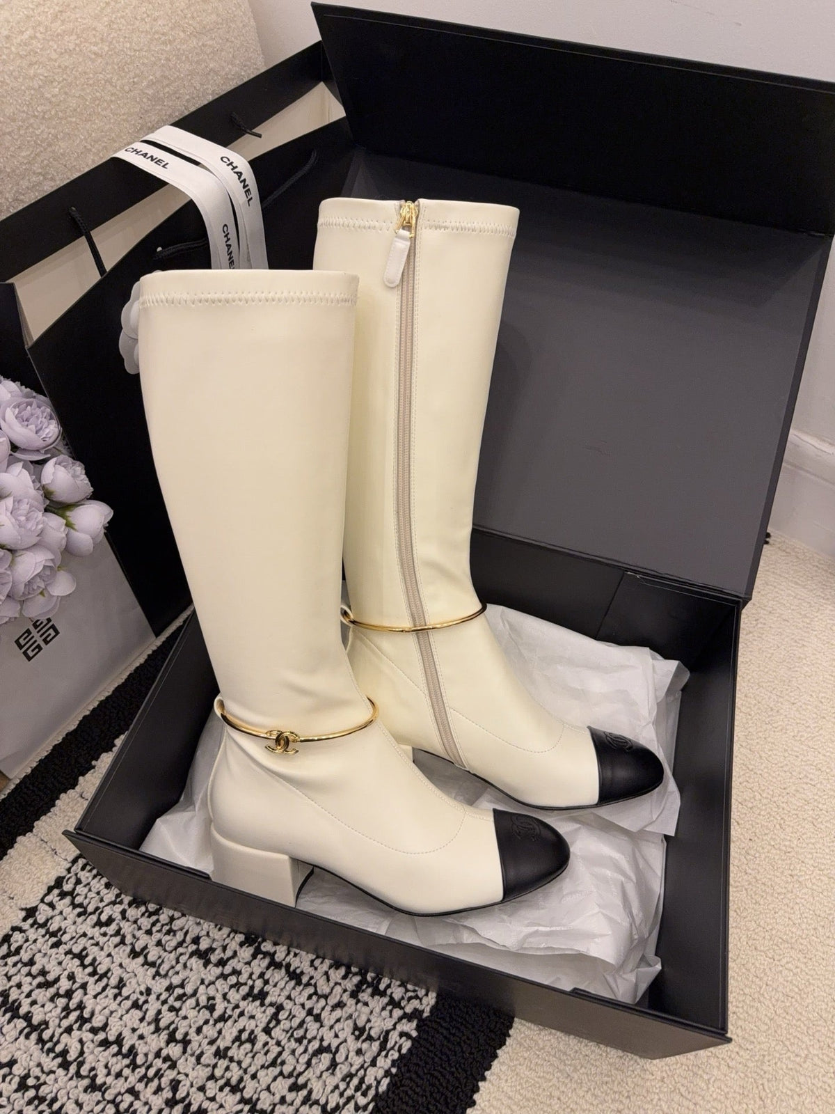 CC 26 Boot With Gold-tone Ankle Chain White Black Lambskin 588821