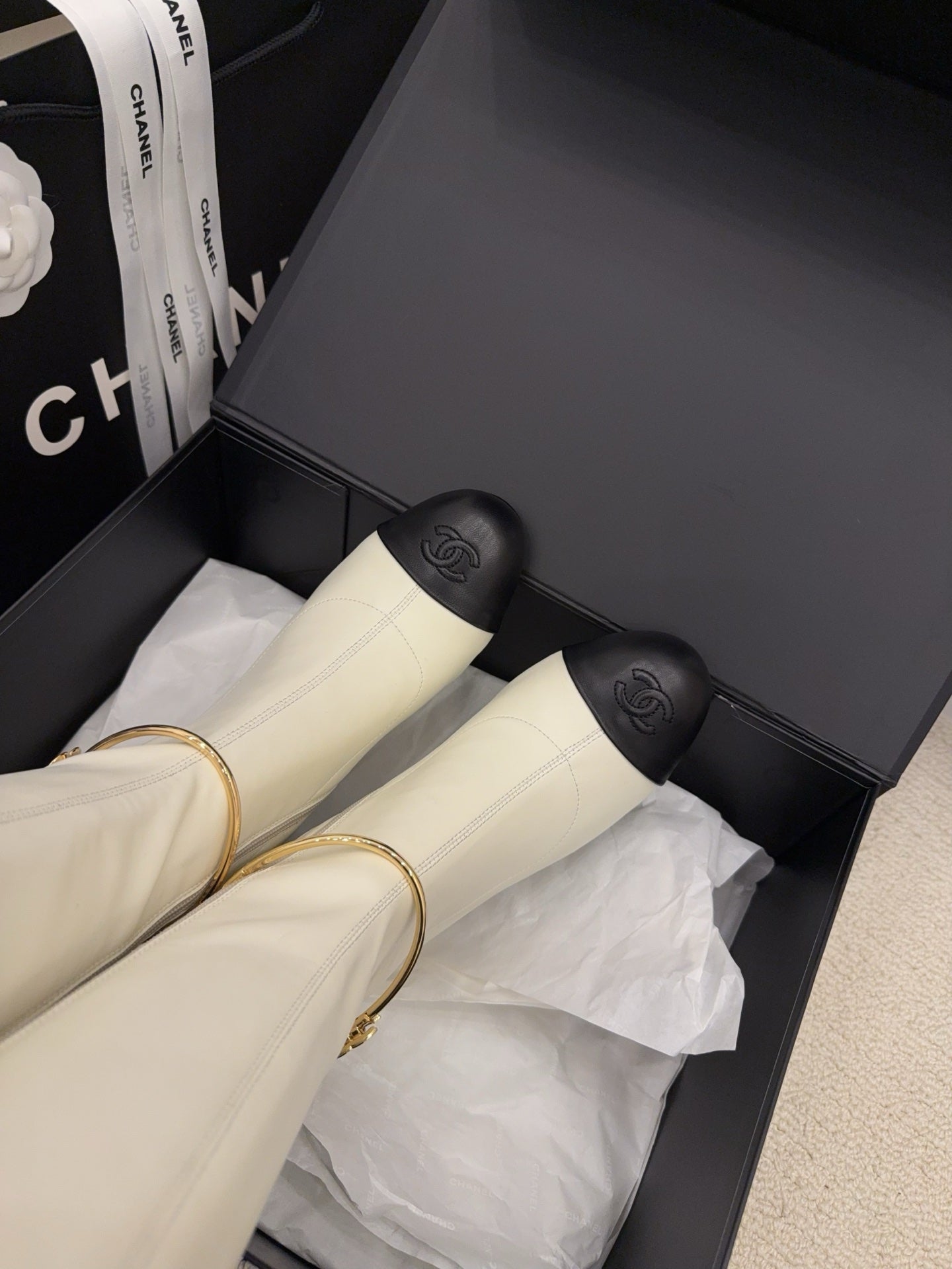 CC 26 Boot With Gold-tone Ankle Chain White Black Lambskin 588821