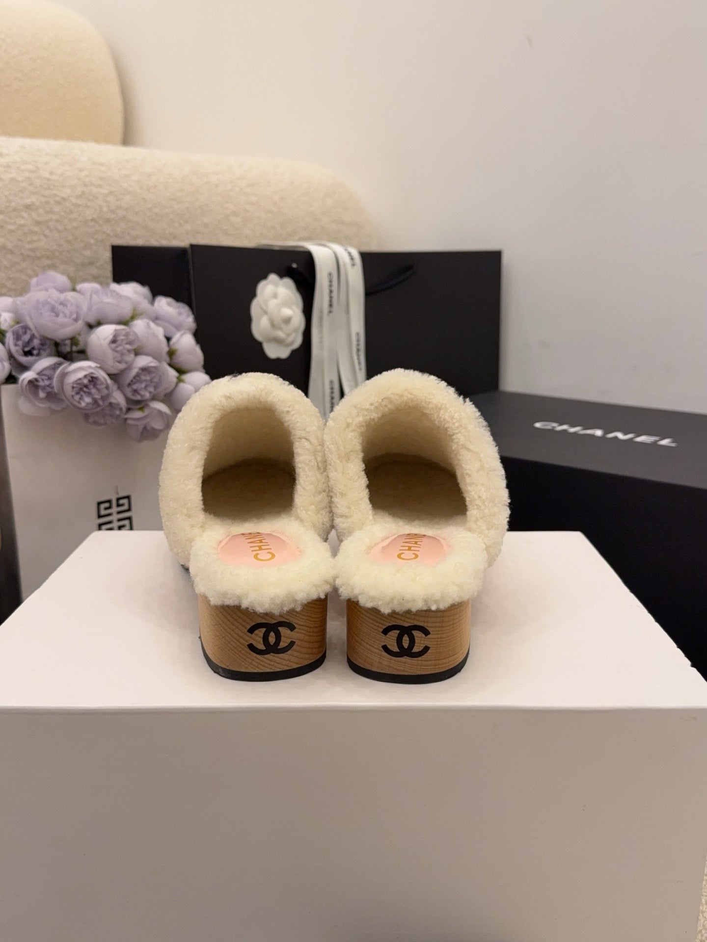 CC 26 Daisy Shearling-lined Slipper Pink Patent Leather 588693