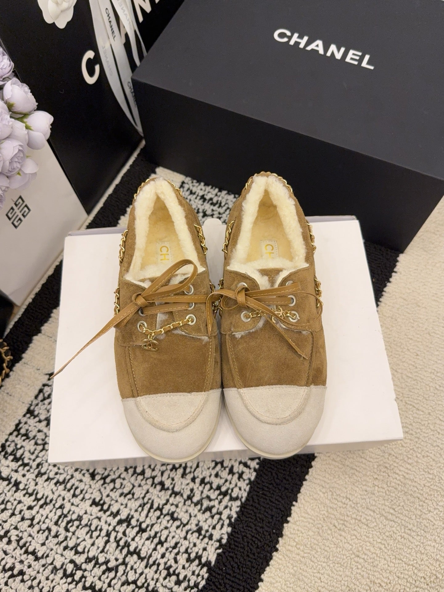 CC 26 Shearling Loafer Tan White Suede Wool 588712