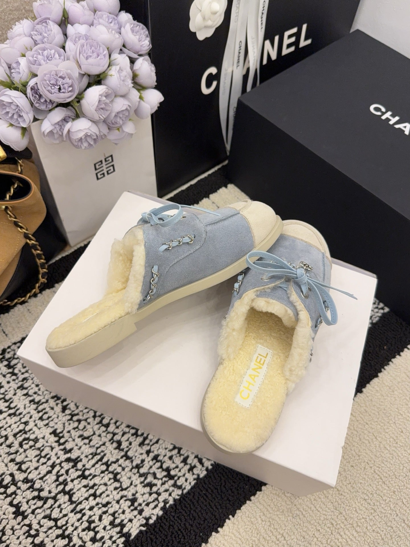 CC 26 Shearling Slip-on Loafer Blue White Suede Wool 588716