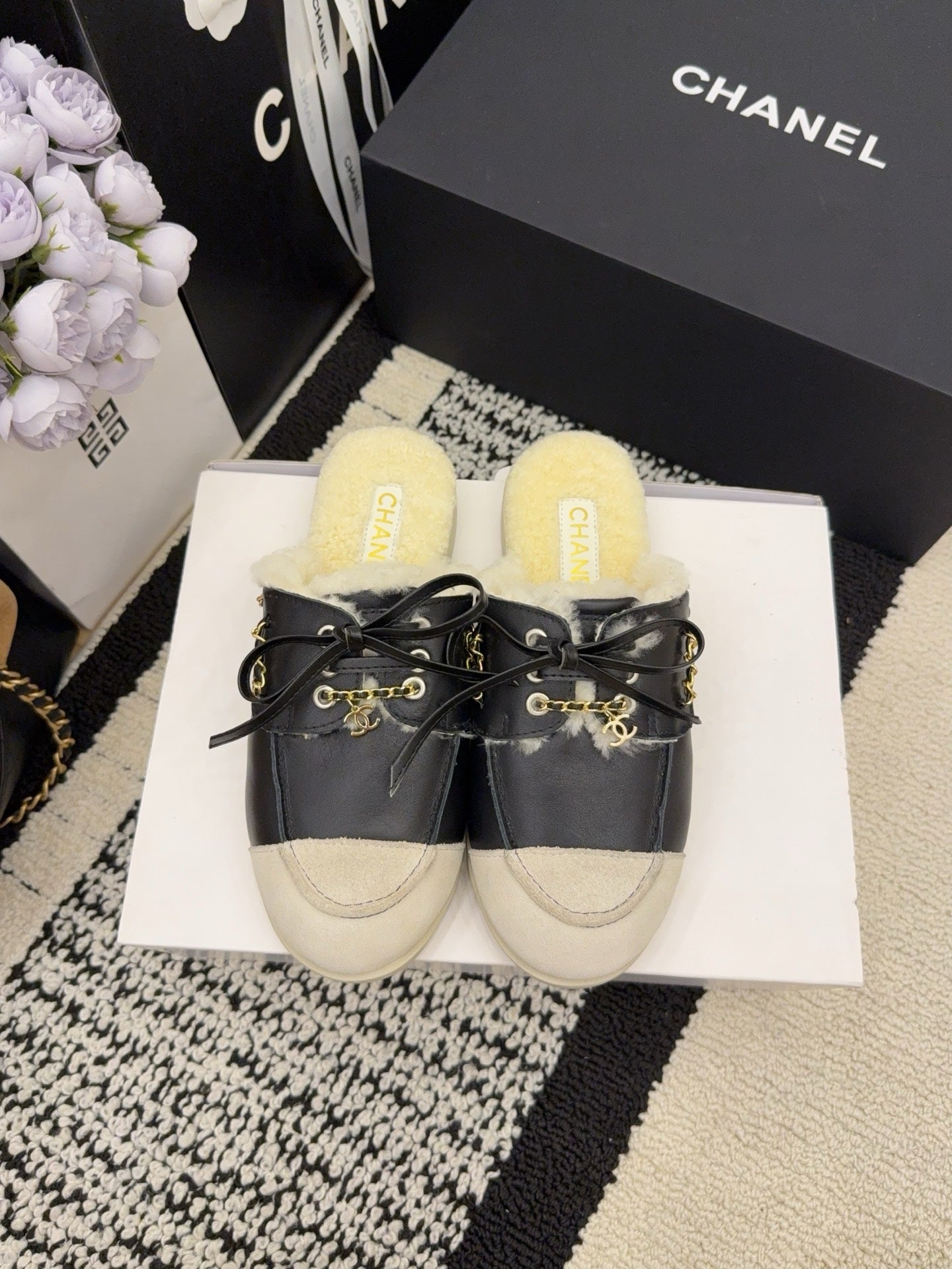 CC 26 Shearling Slip-on Loafer Black White Leather Wool 588719