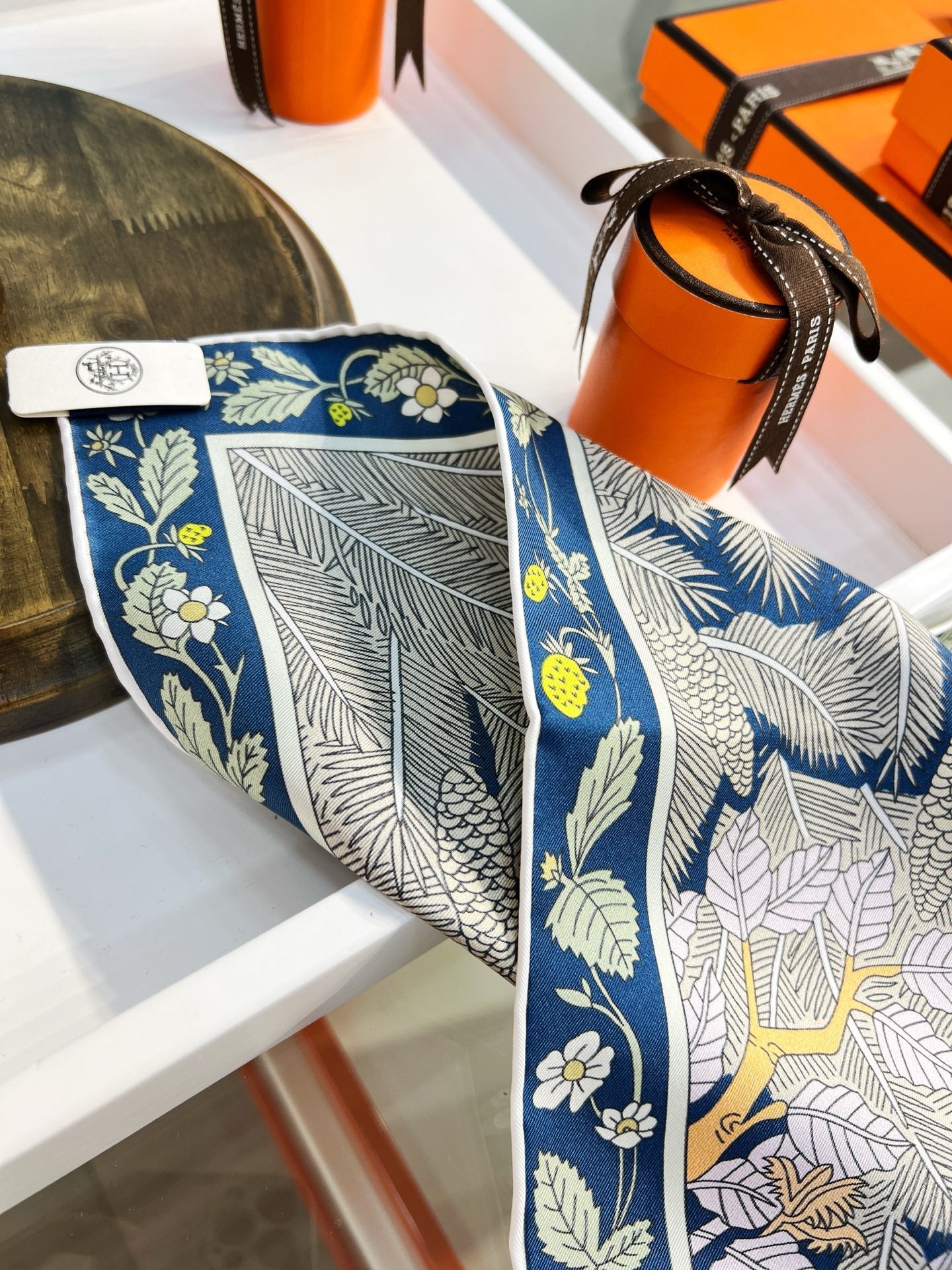 HM 26s Double-sided Scarf 90 Blue Gray Colorful Mulberry Silk 152370