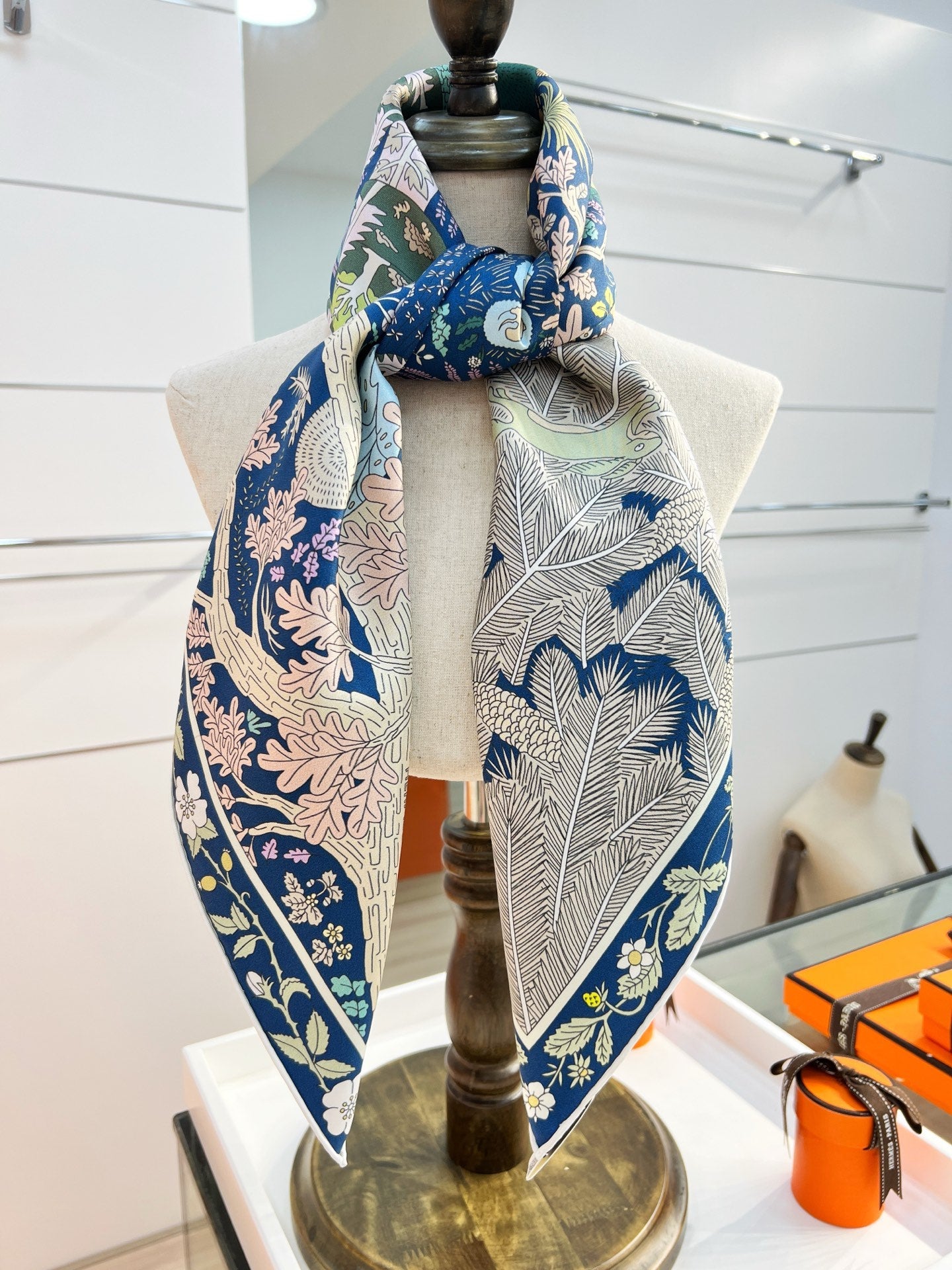 HM 26s Double-sided Scarf 90 Blue Gray Colorful Mulberry Silk 152370