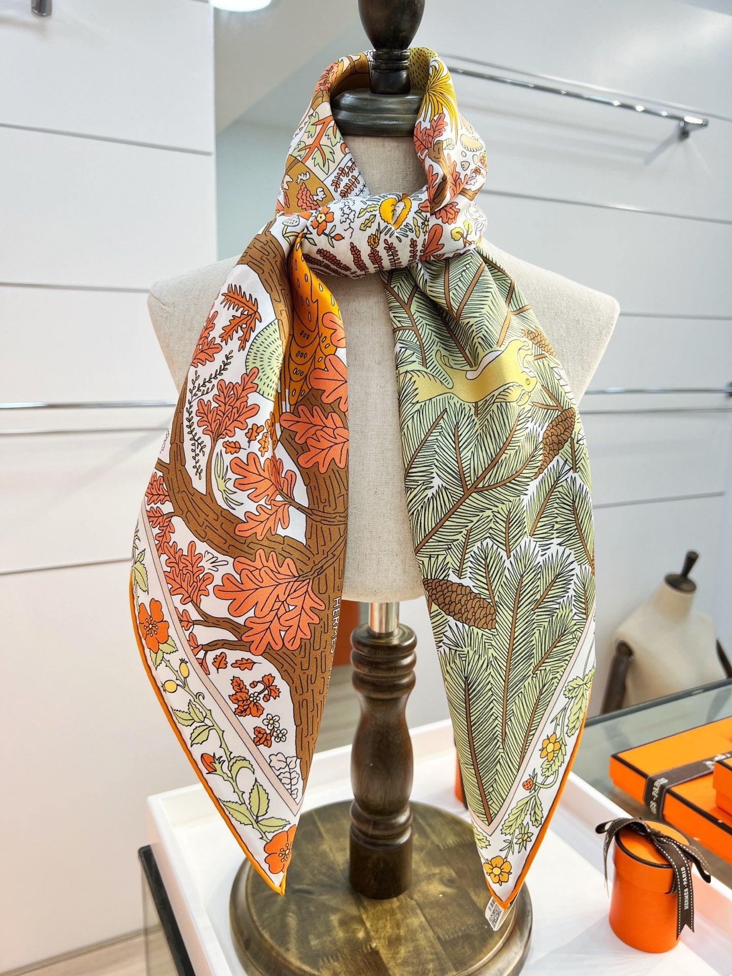 HM 26s Double-sided Scarf 90 Green Brown Colorful Mulberry Silk 152373