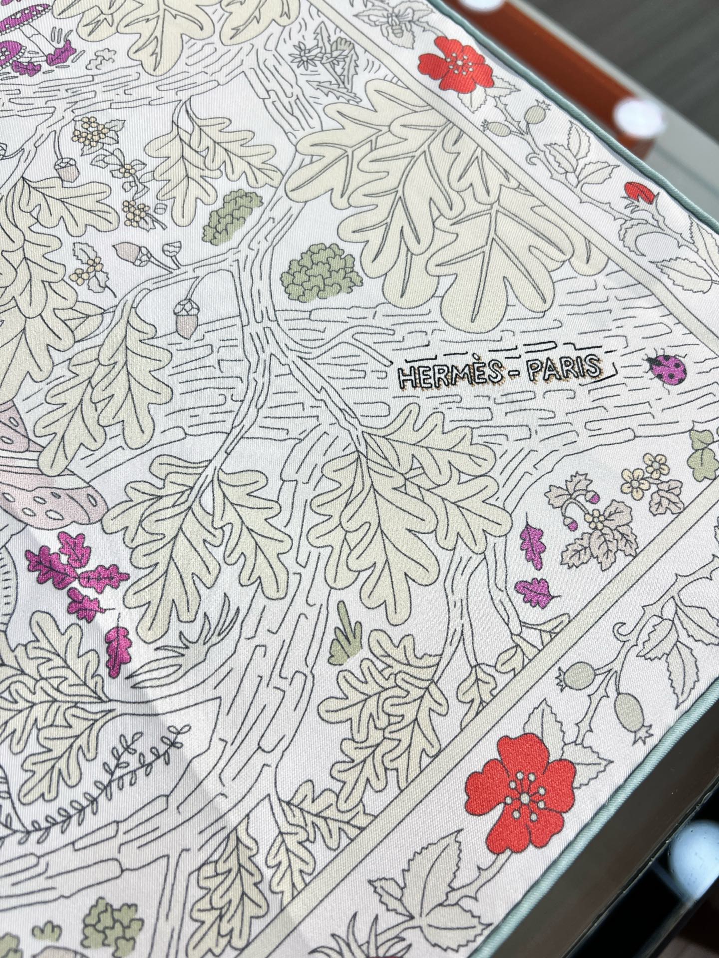 HM 26s Double-sided Scarf 90 White Gray Colorful Mulberry Silk 152368