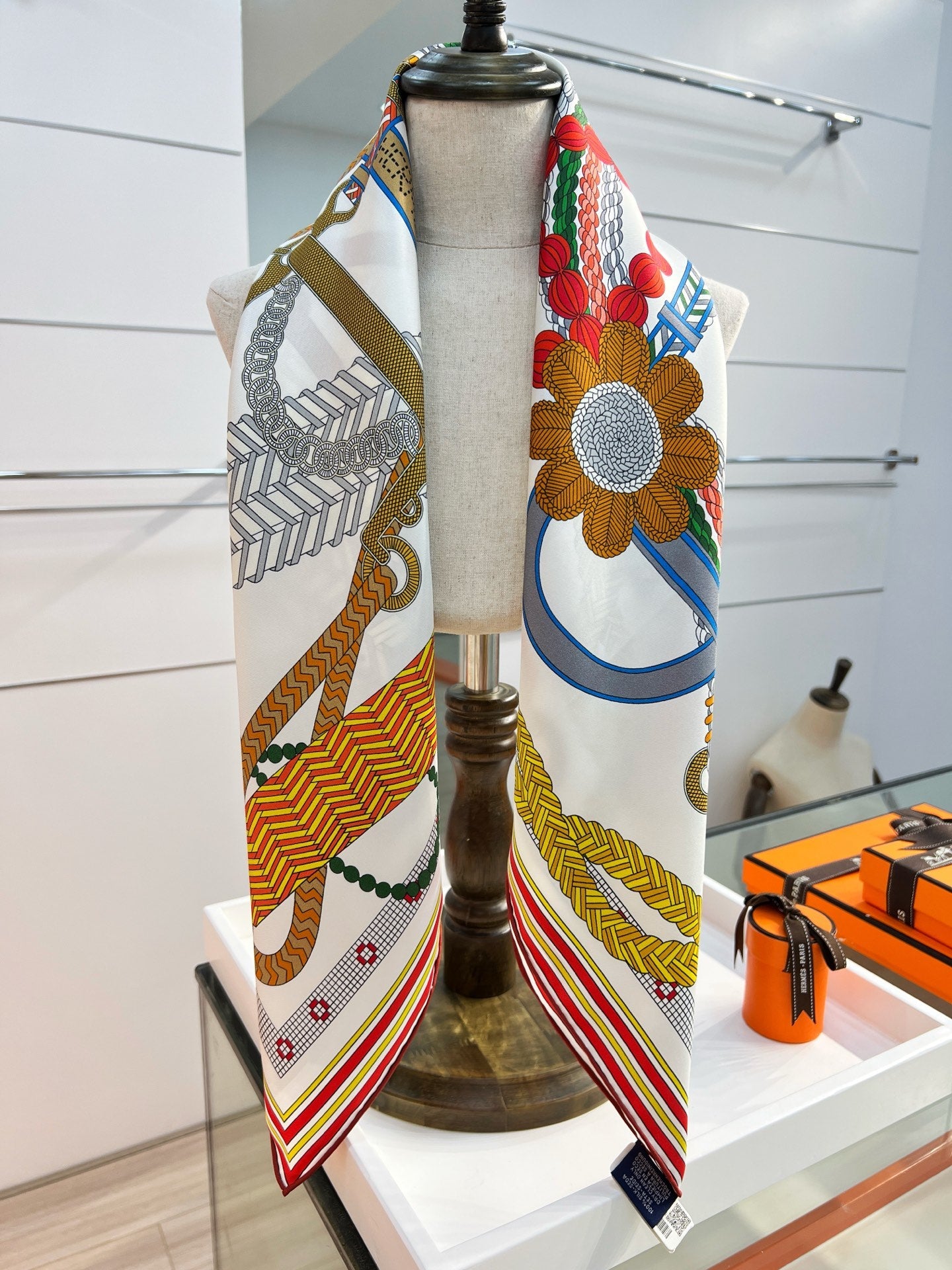 HM 26s Knitting Scarf 90 White Orange Colorful Mulberry Silk 148056