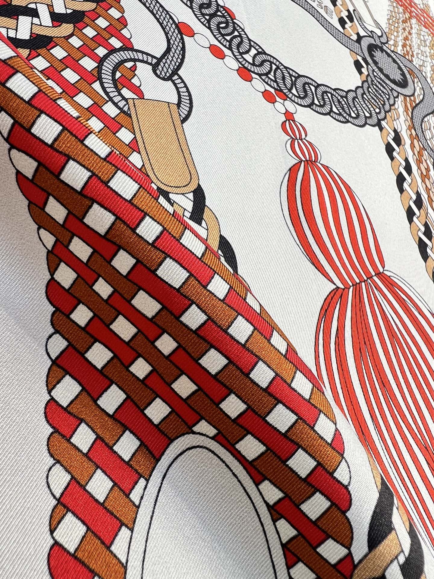 HM 26s Knitting Scarf 90 White Red Colorful Mulberry Silk 148054