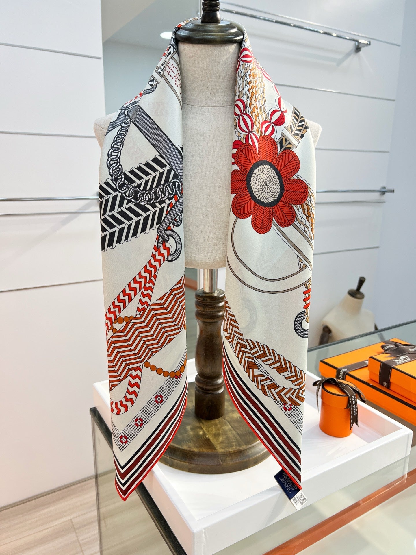 HM 26s Knitting Scarf 90 White Red Colorful Mulberry Silk 148054