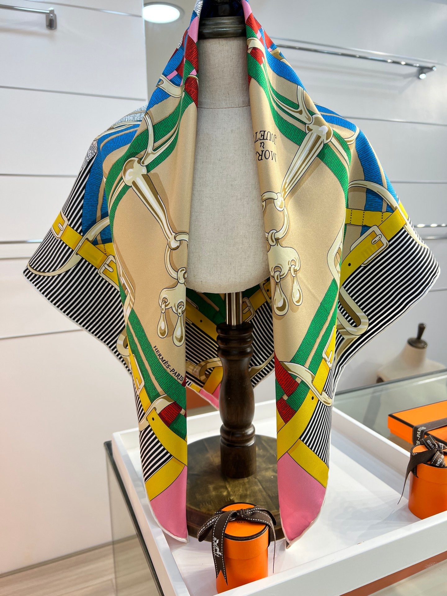 HM 26s Double-sided Scarf 90 Beige Black Colorful Mulberry Silk 152278