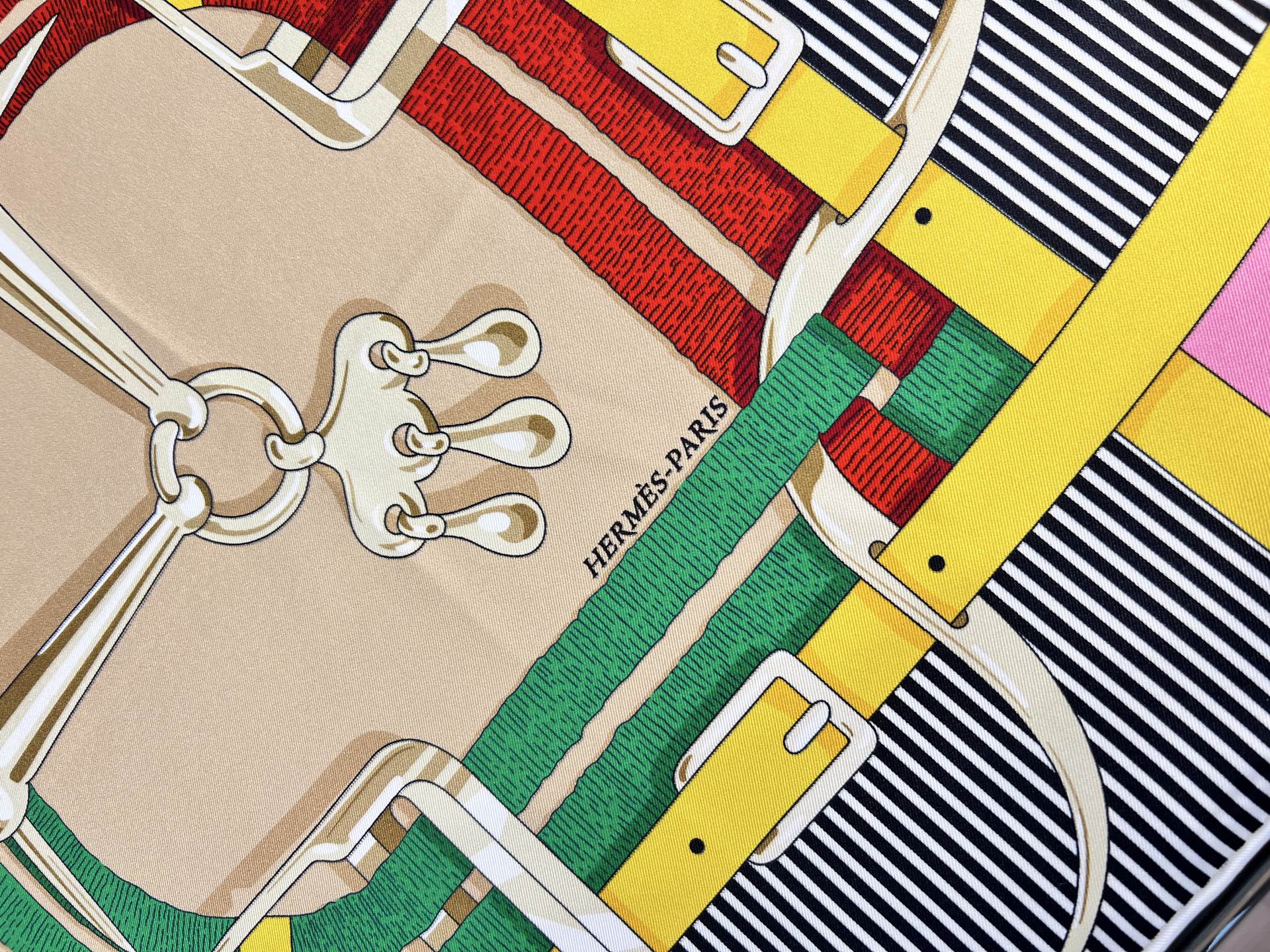 HM 26s Double-sided Scarf 90 Beige Black Colorful Mulberry Silk 152278