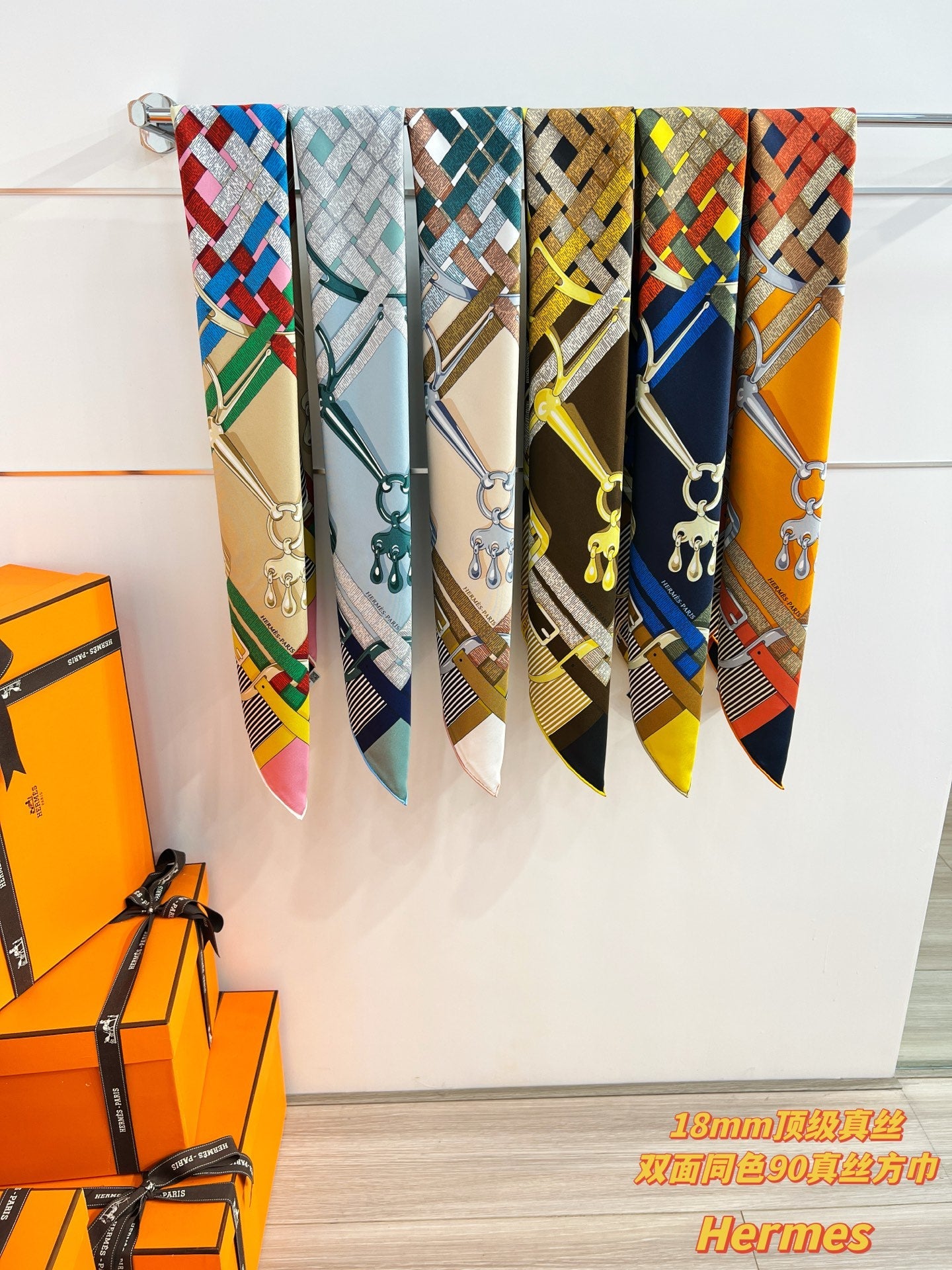 HM 26s Double-sided Scarf 90 Beige Black Colorful Mulberry Silk 152278