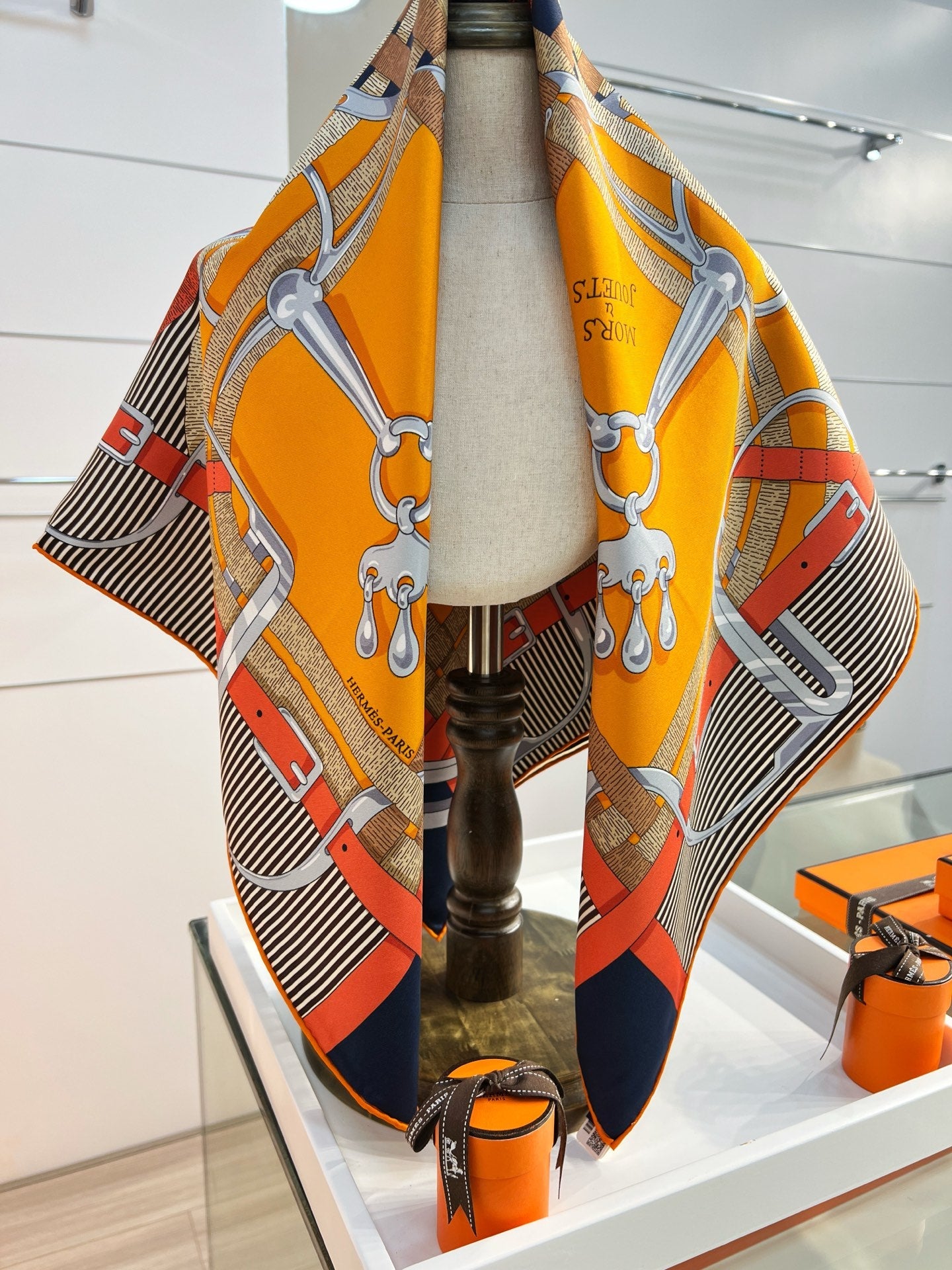 HM 26s Double-sided Scarf 90 Orange Colorful Mulberry Silk 152279