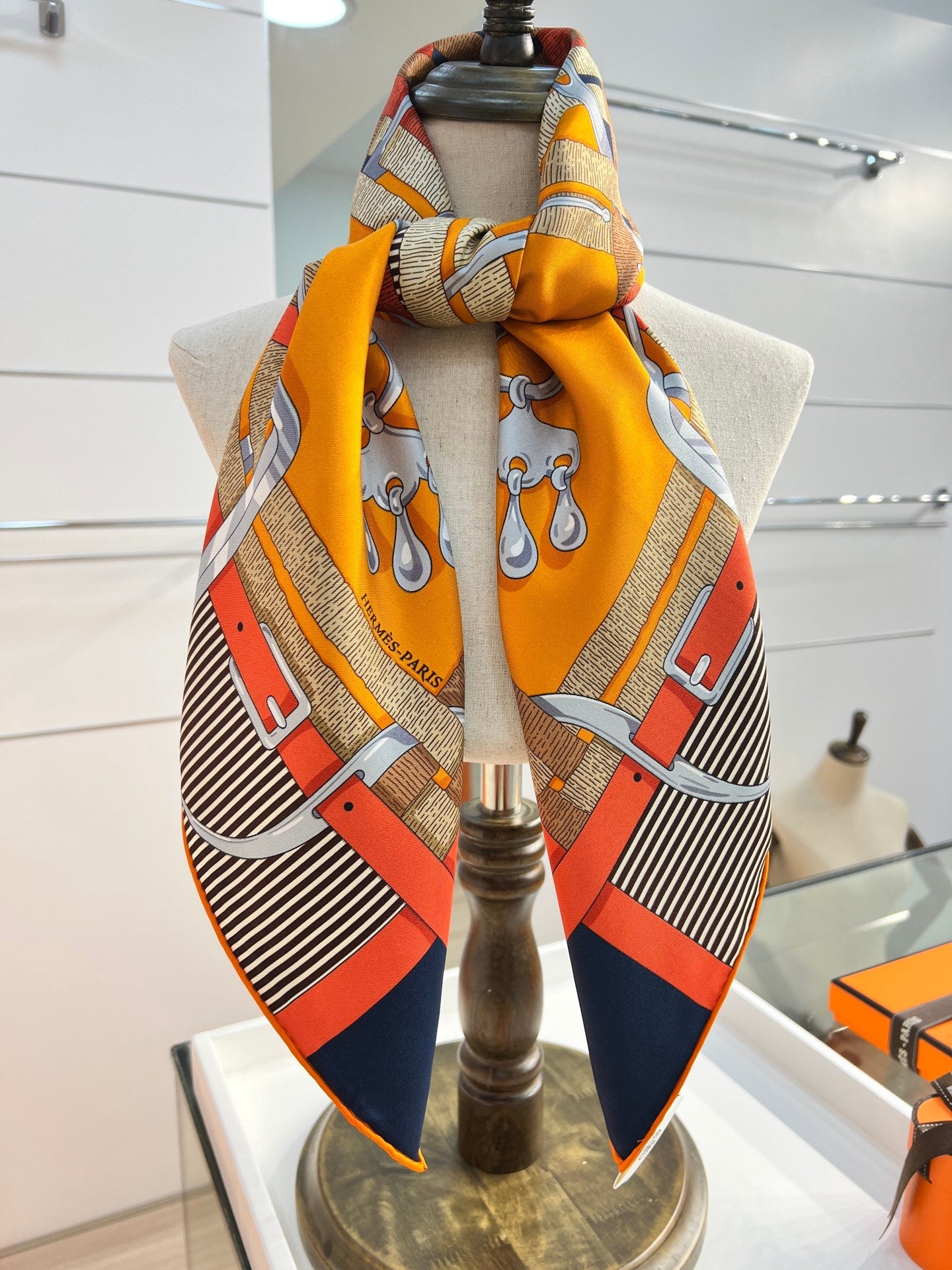 HM 26s Double-sided Scarf 90 Orange Colorful Mulberry Silk 152279