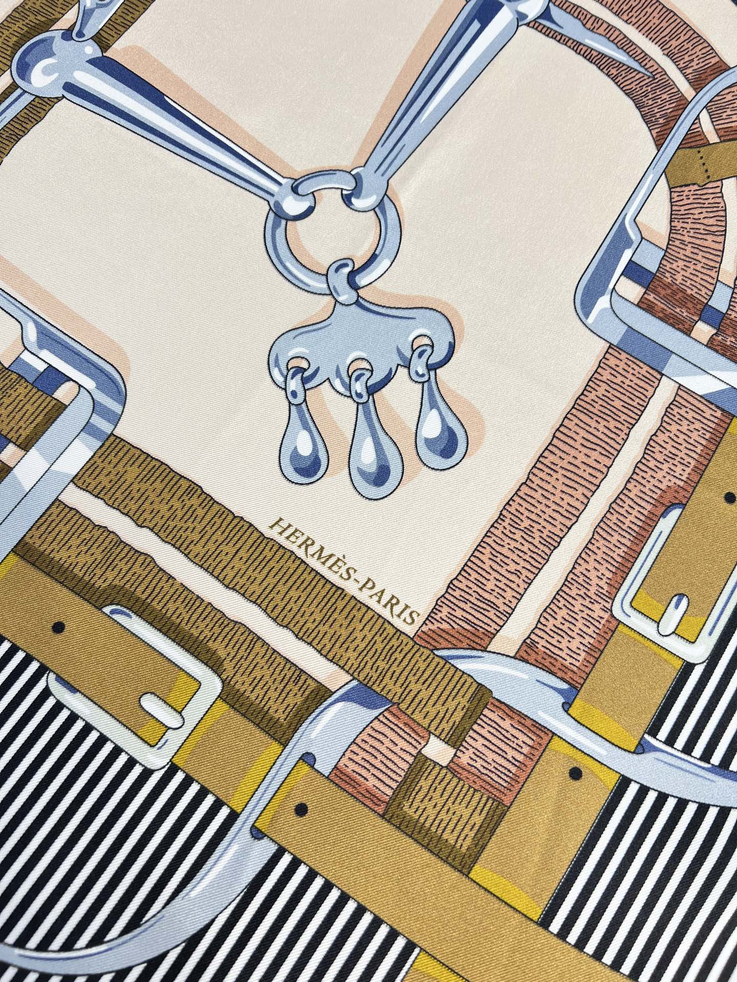 HM 26s Double-sided Scarf 90 Beige Colorful Mulberry Silk 152280