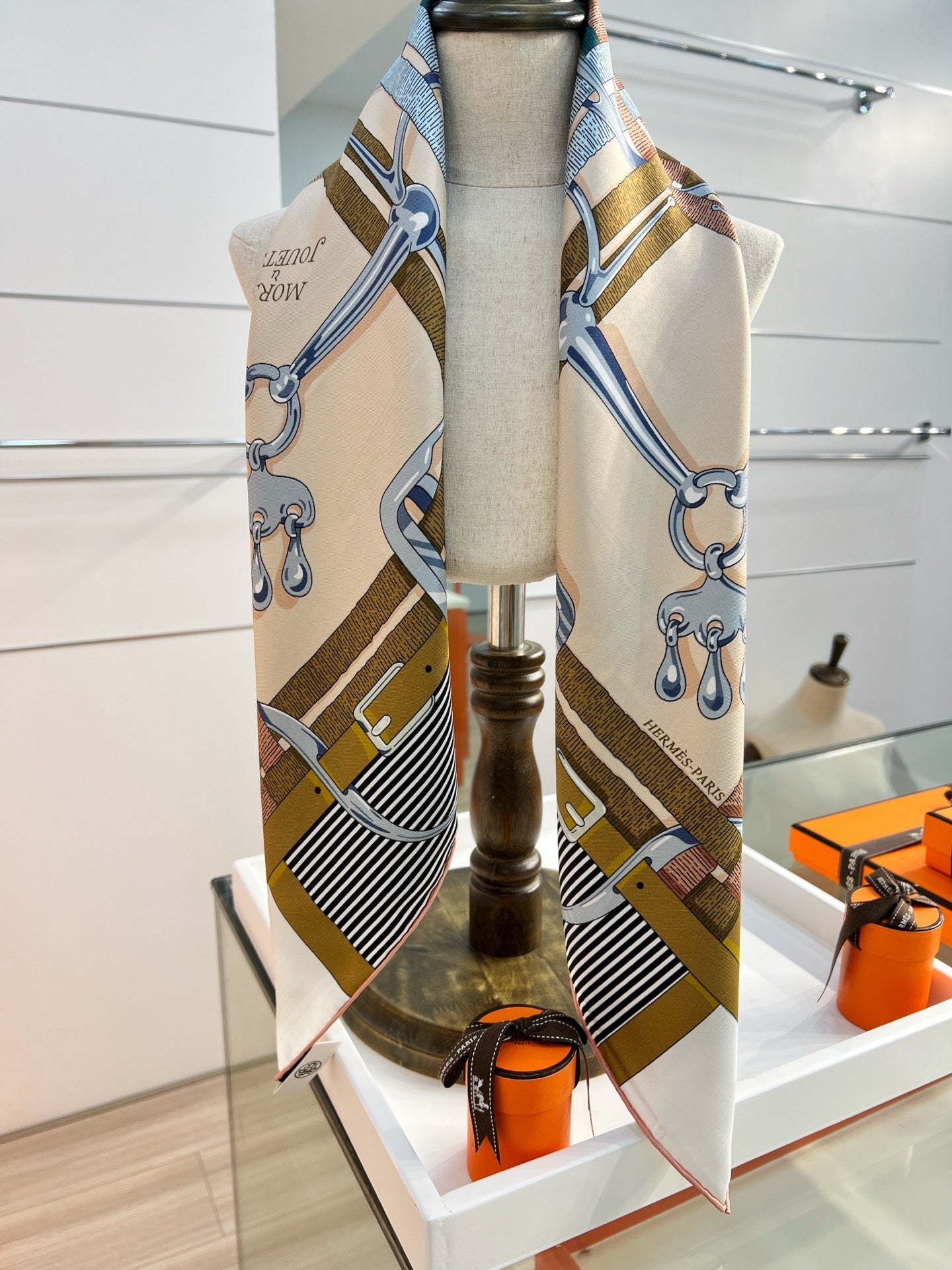 HM 26s Double-sided Scarf 90 Beige Colorful Mulberry Silk 152280