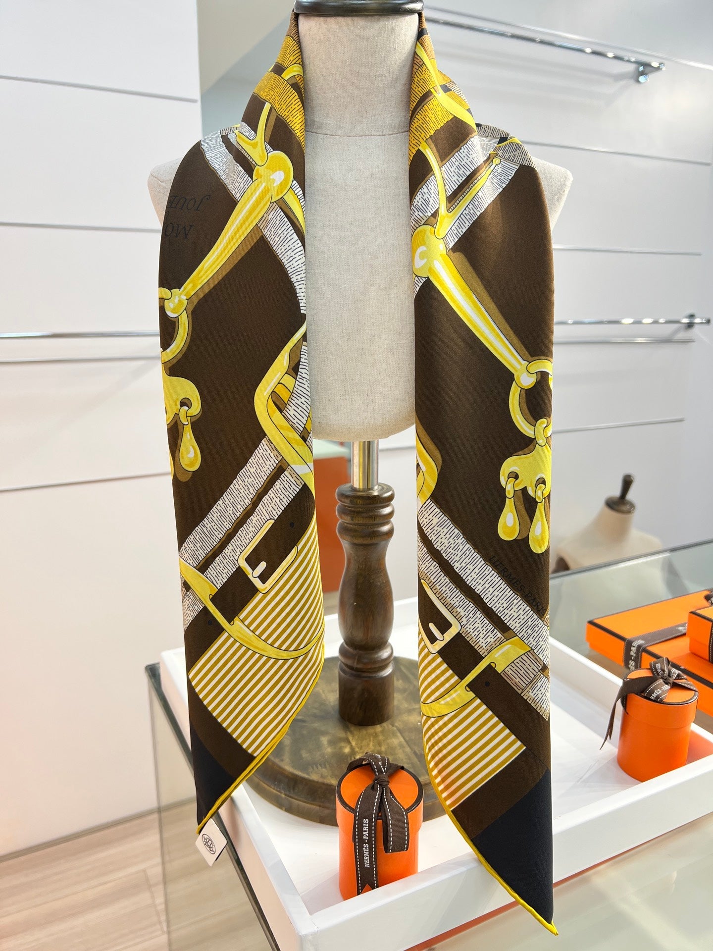 HM 26s Double-sided Scarf 90 Yellow Brown Colorful Mulberry Silk 152282