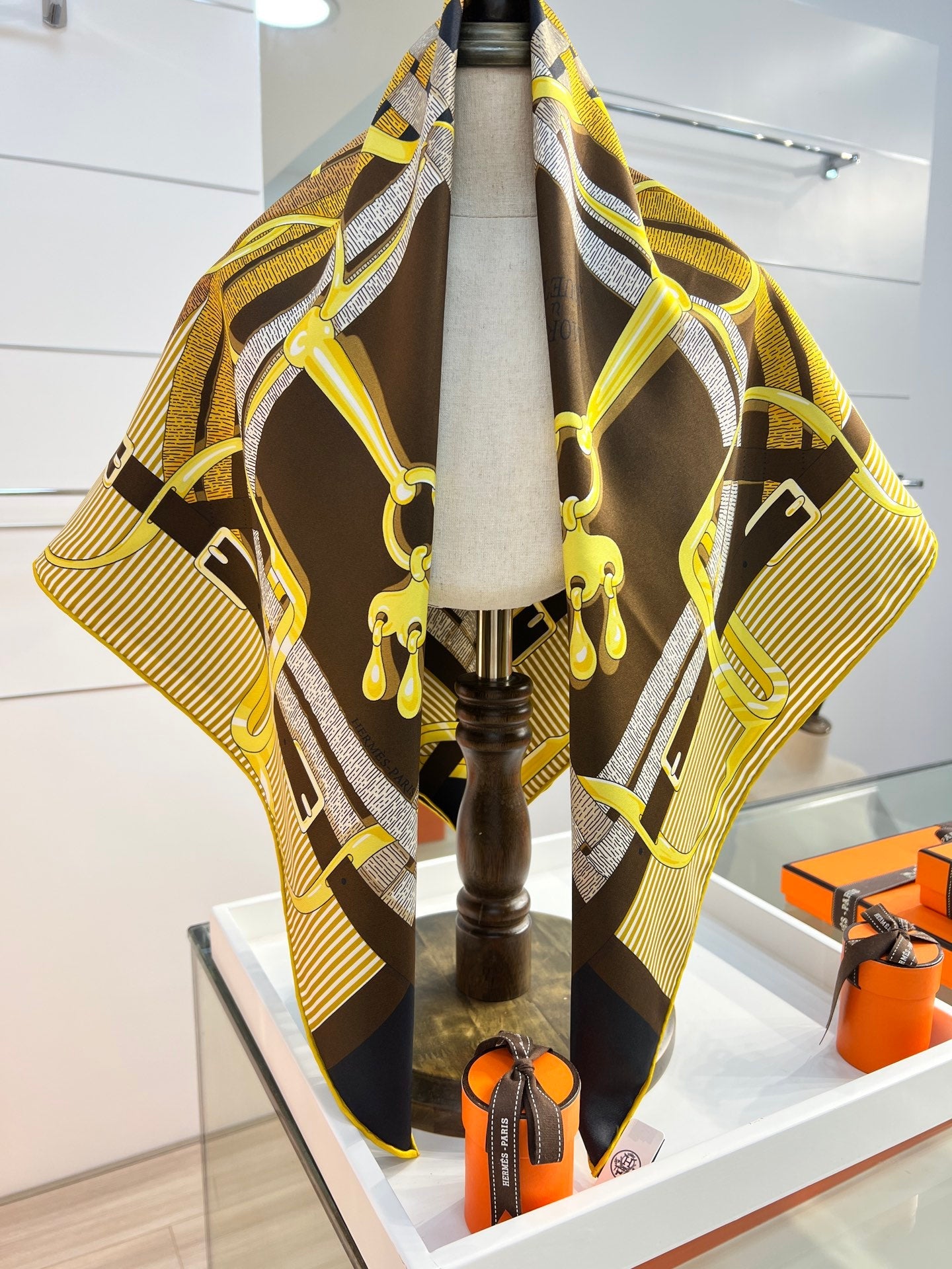 HM 26s Double-sided Scarf 90 Yellow Brown Colorful Mulberry Silk 152282