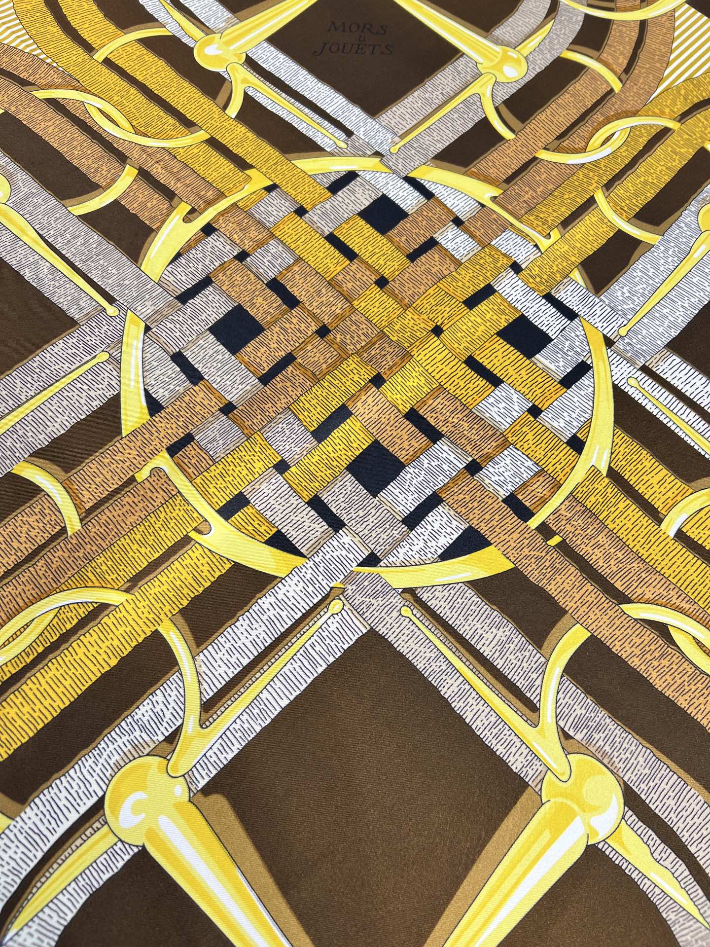 HM 26s Double-sided Scarf 90 Yellow Brown Colorful Mulberry Silk 152282