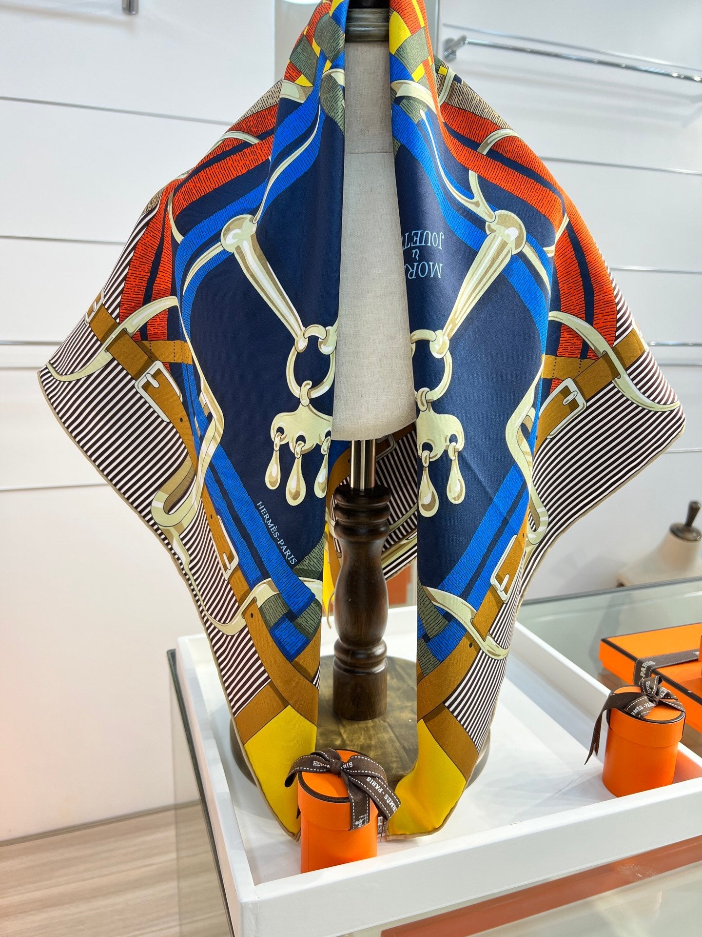 HM 26s Double-sided Scarf 90 Blue Colorful Mulberry Silk 152283